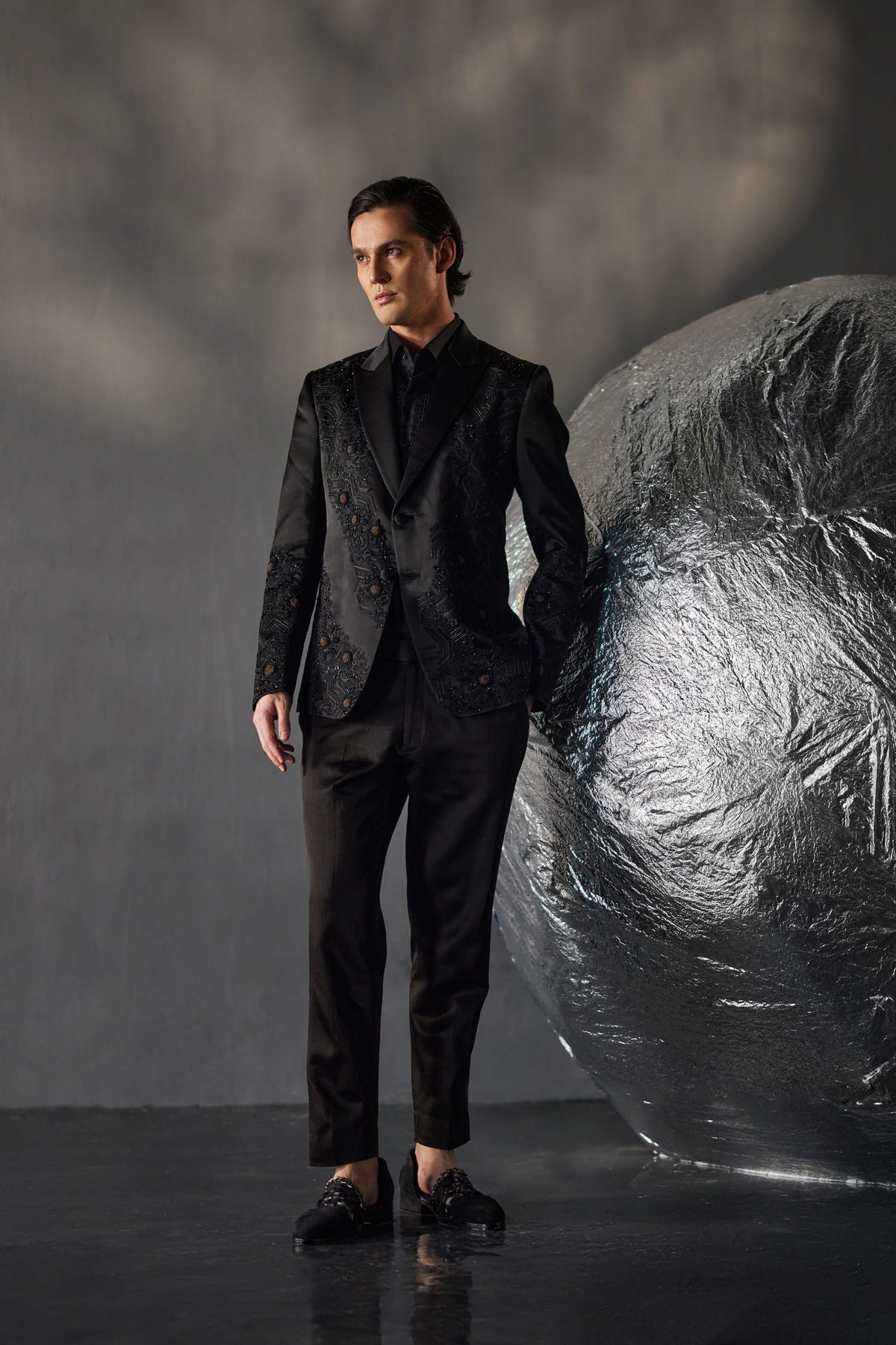 Dire Black Tux