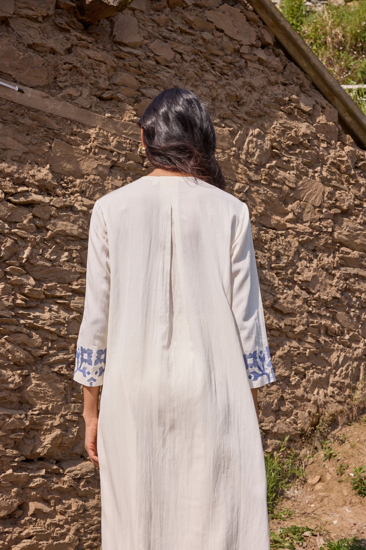 Hand-embroidered Straight Kurta