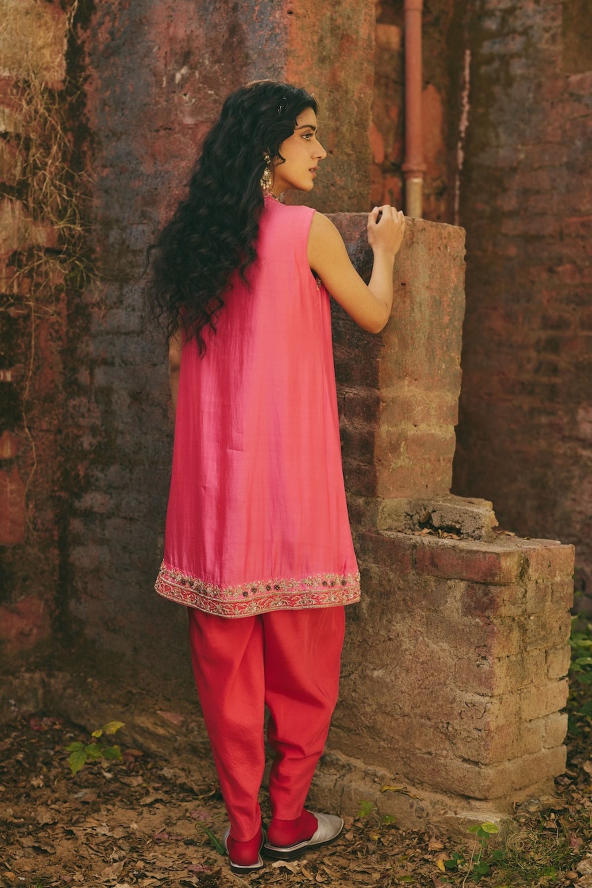 Noorpari Surkh Kurta Set