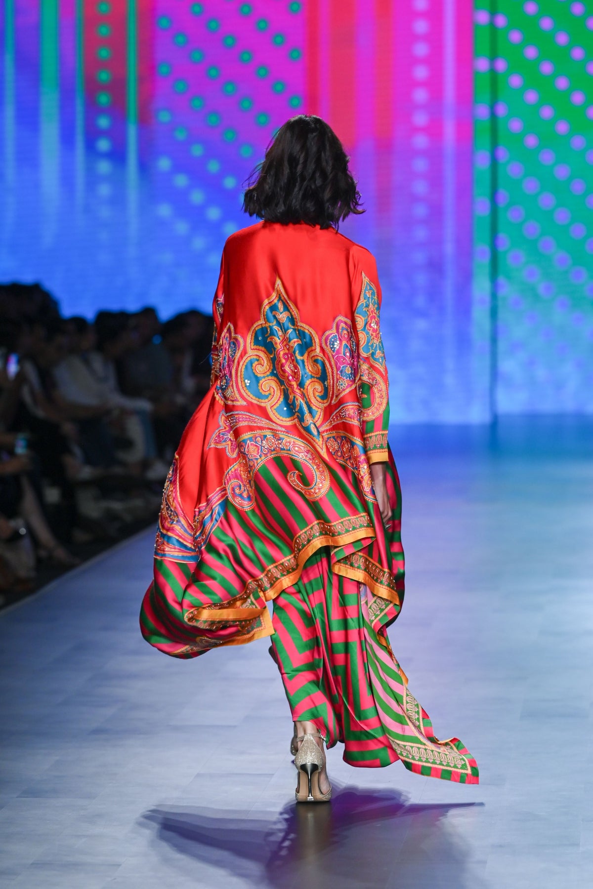 Gulal Lata Cape Set