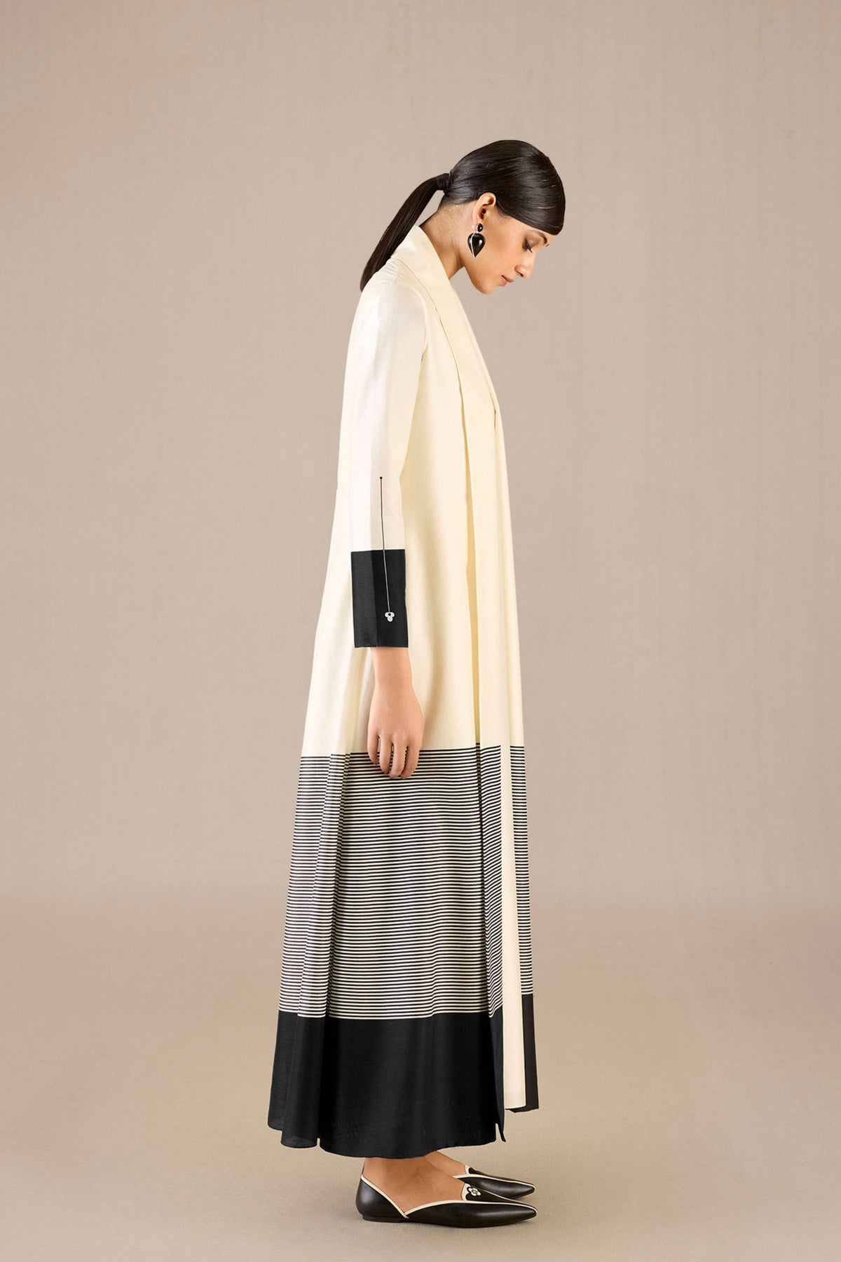 Nakhat Ivory Black Abaya Set