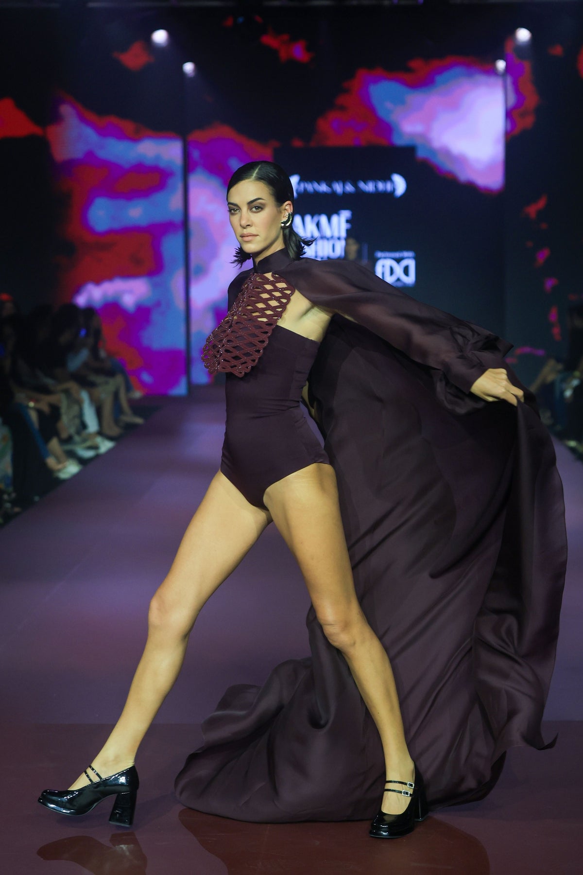 Flow Cascade Cape Set