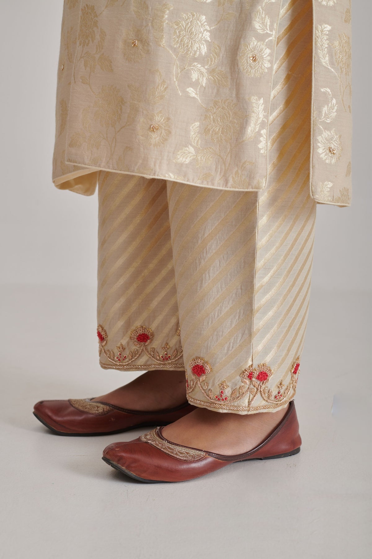 Sunheri Kurta Set
