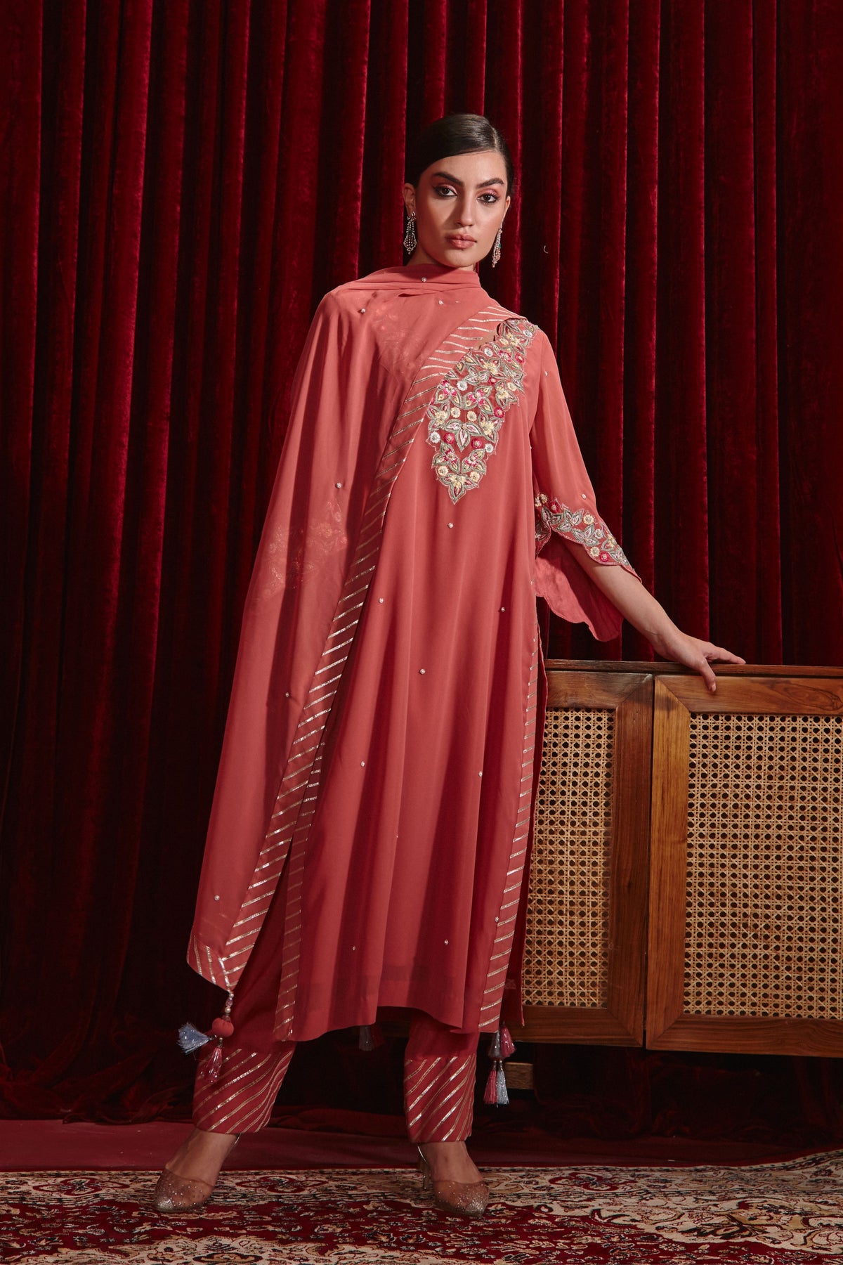 Gajari Riwaaz Kurta Set