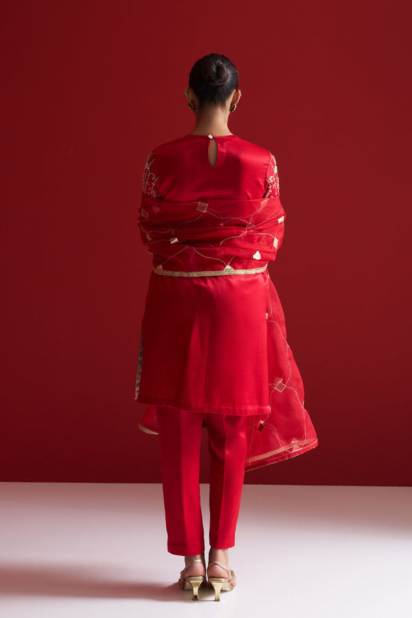 Sitaraa - Red Embroidered Dupatta - Elahe