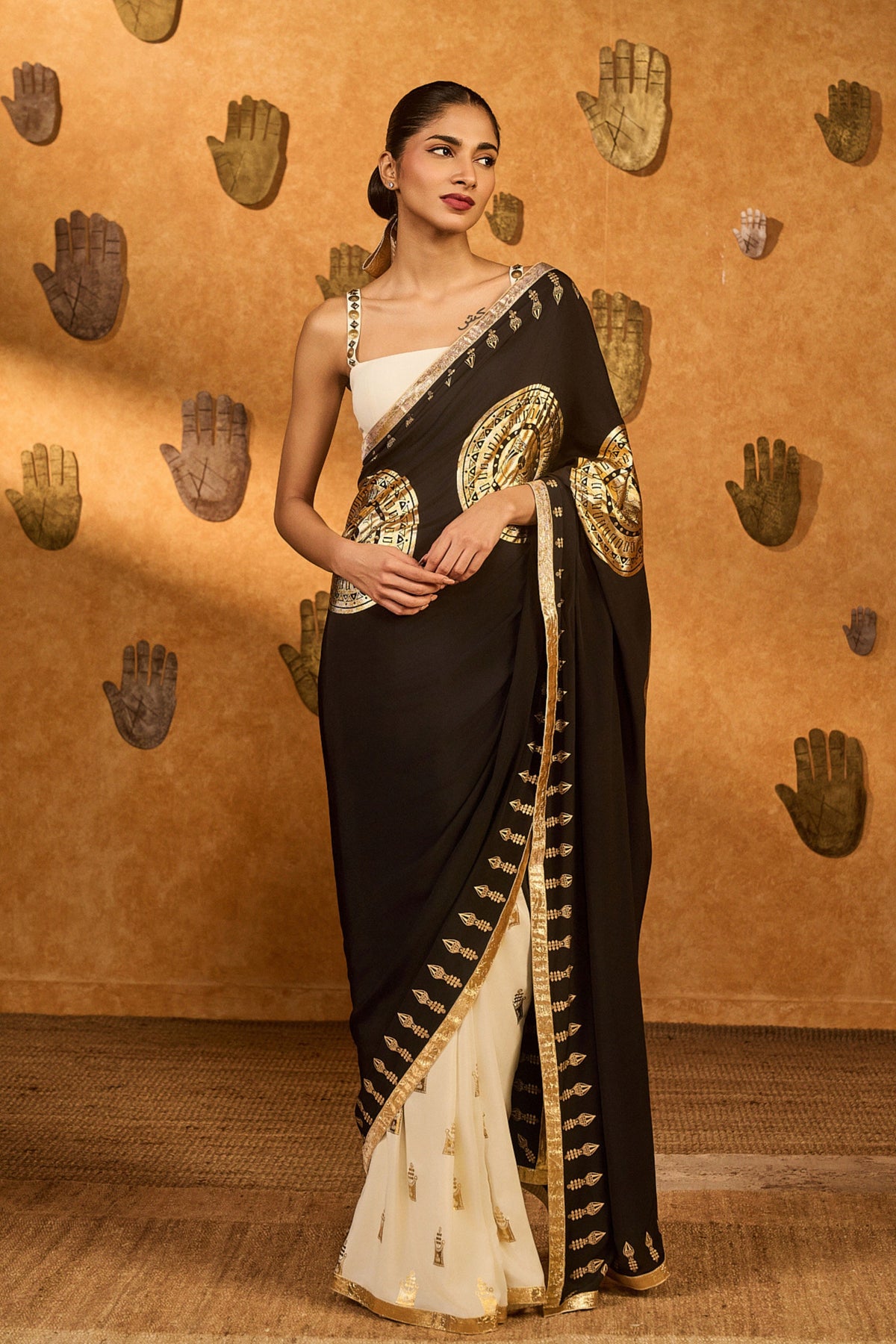 Black &amp; White Moon Fish Saree
