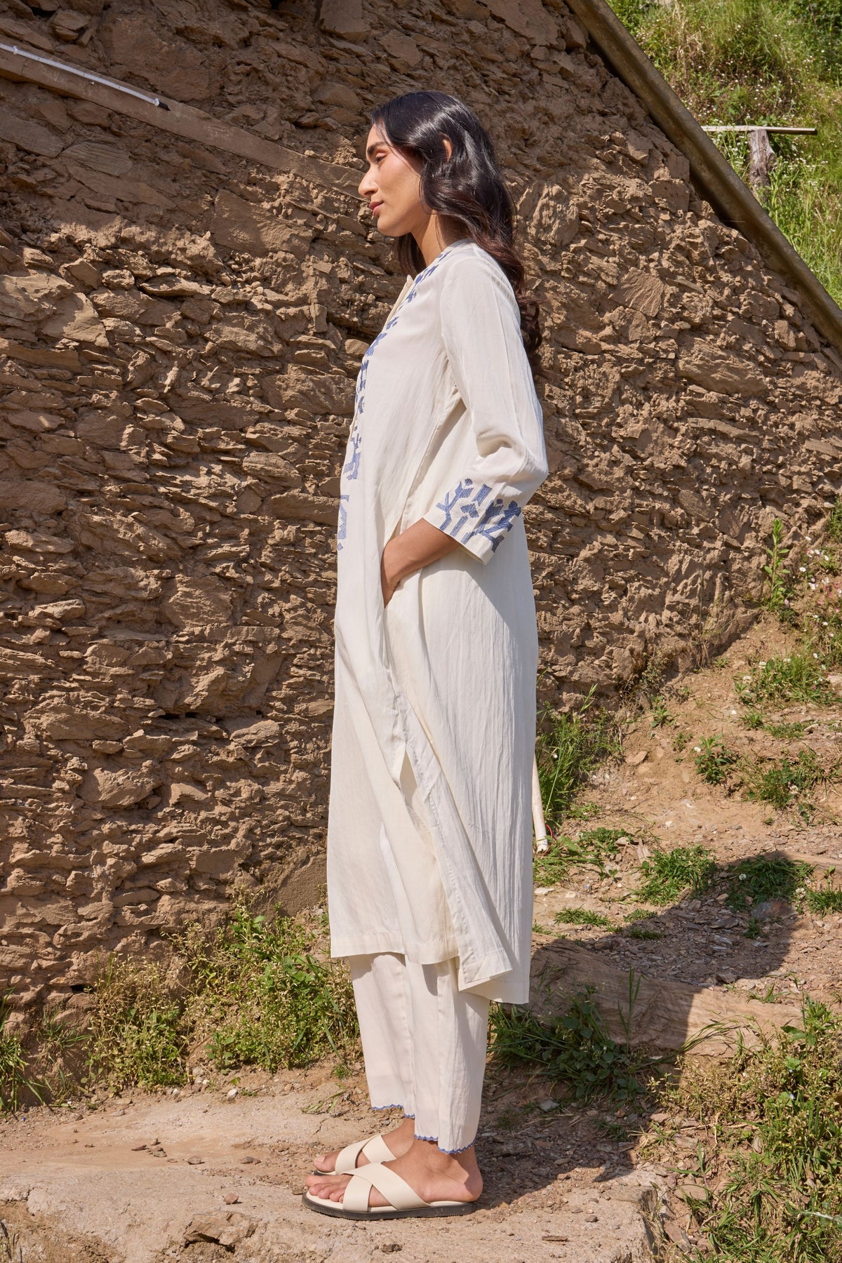 Hand-embroidered Straight Kurta