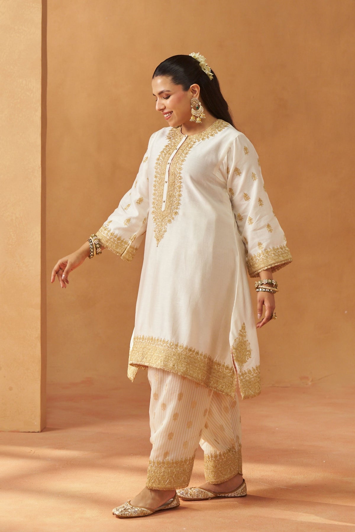 Zeenal Daisy Ivory A-Line Kurta Set