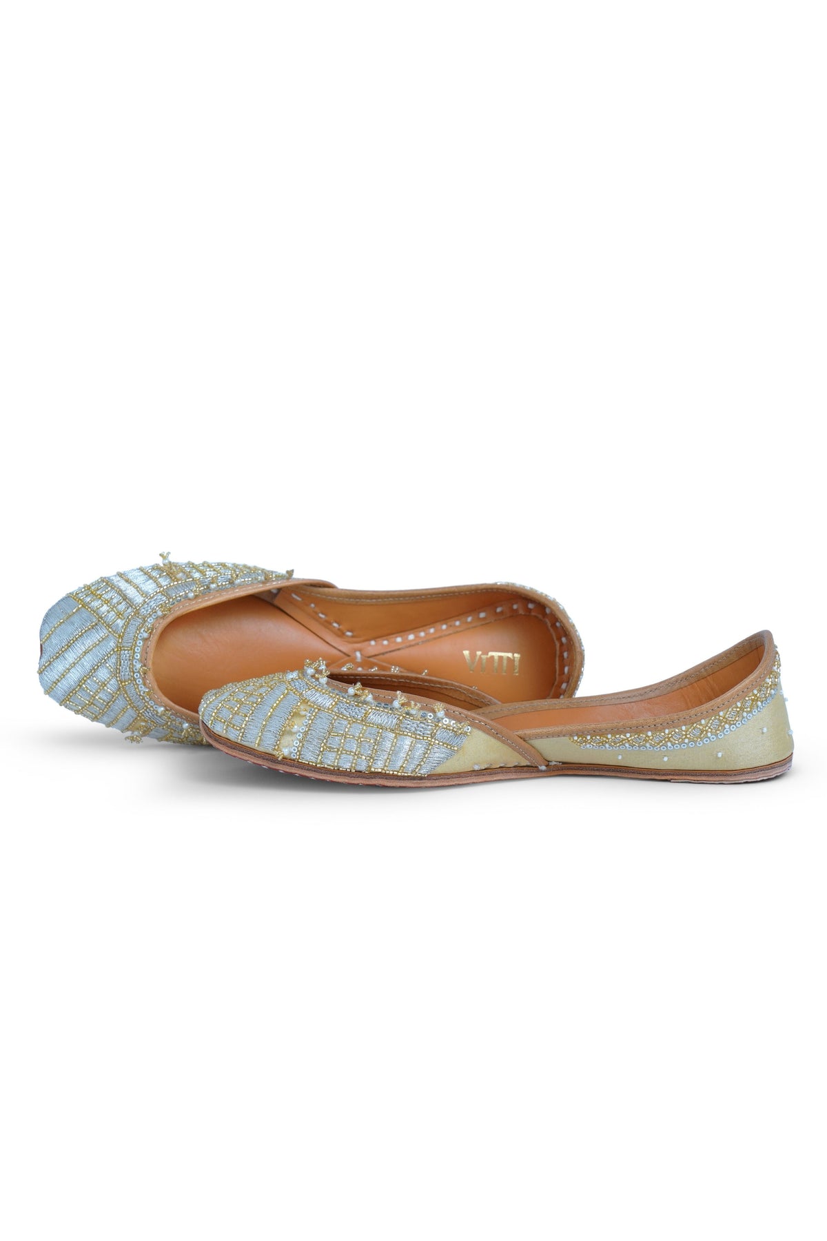 Doze of Zari Juttis