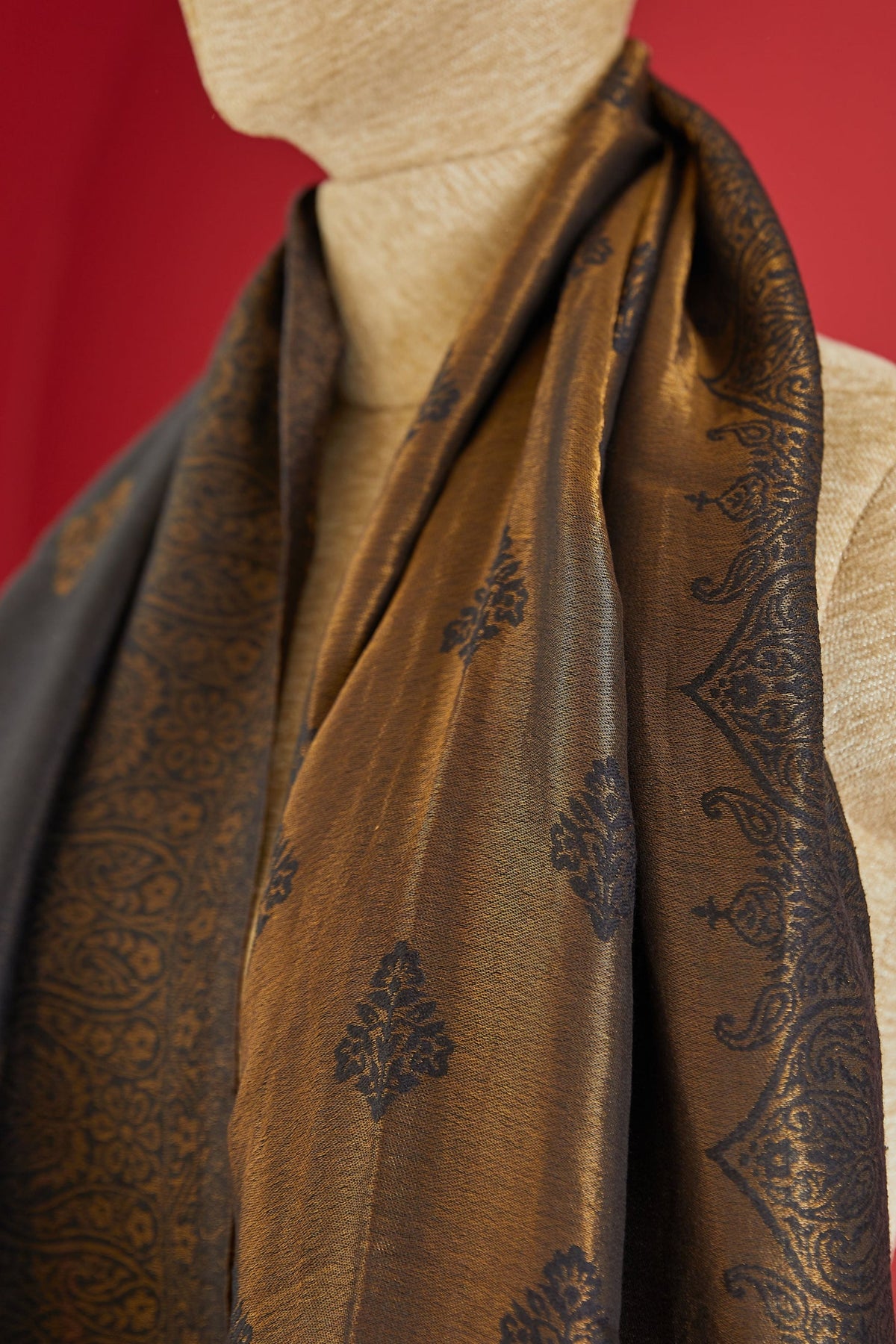 Wool Reversible Zari Black Stole