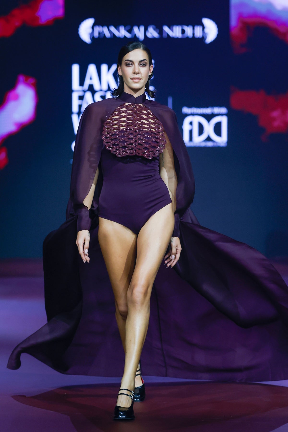 Flow Cascade Cape Set