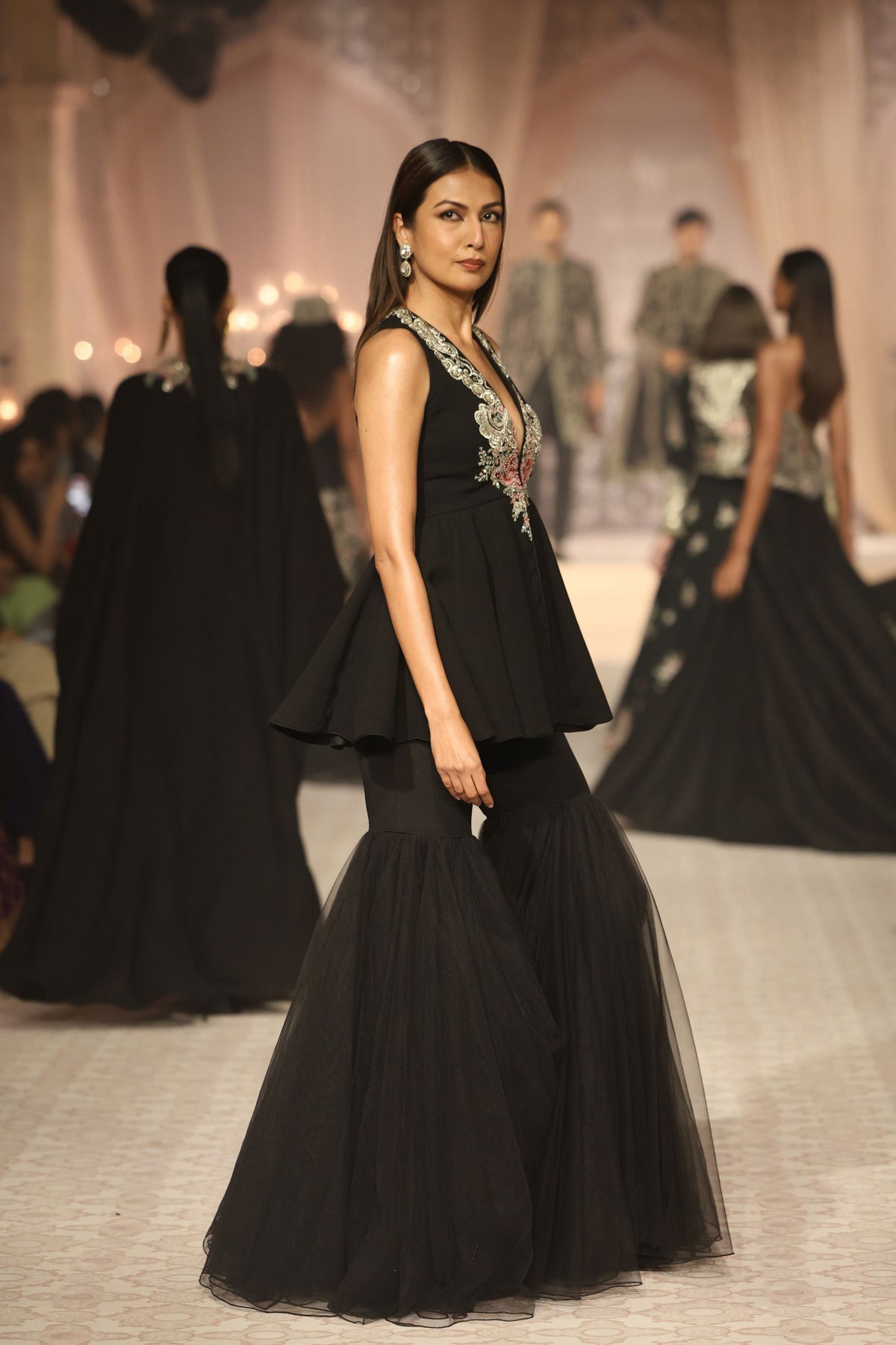 Noa Sharara Set