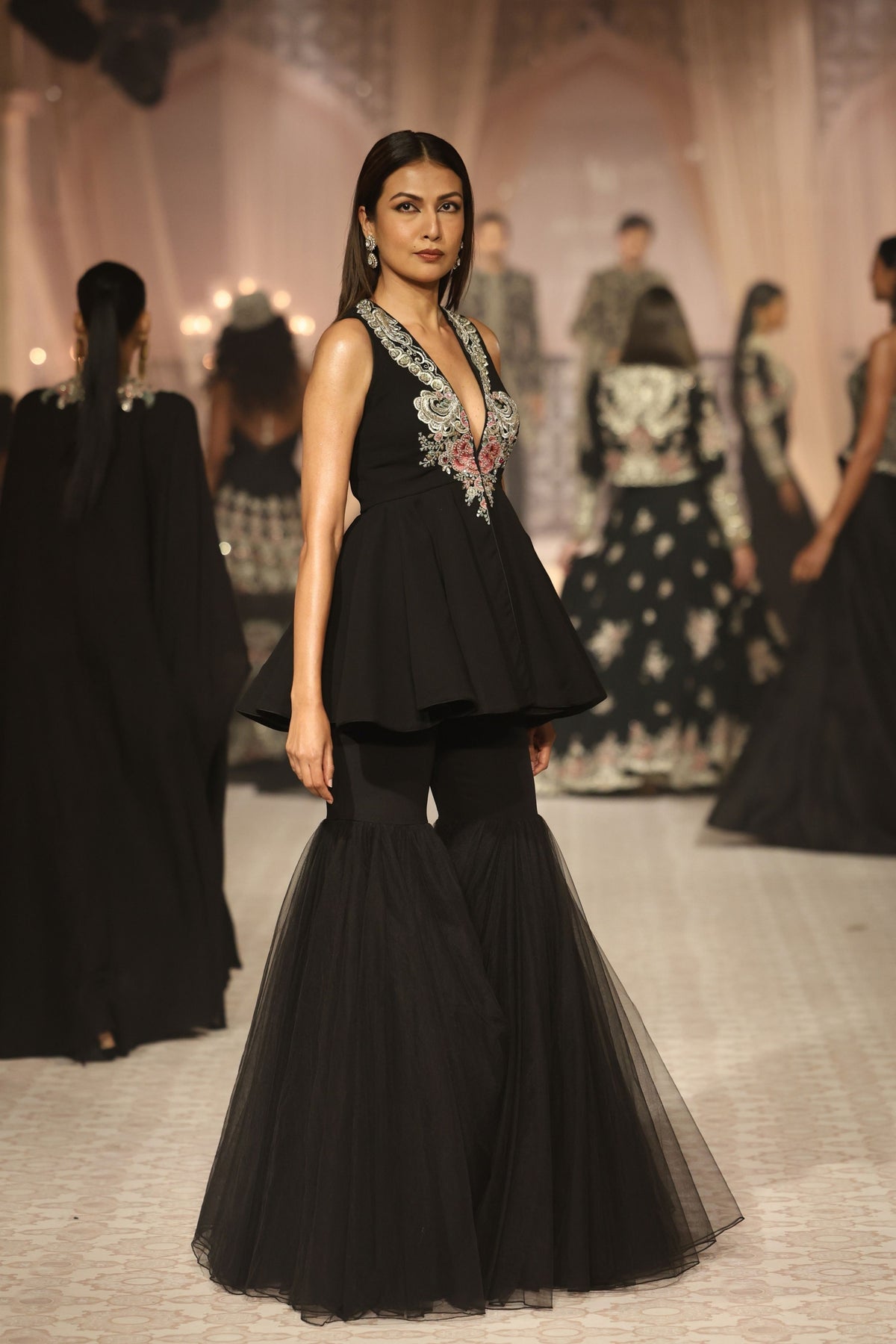 Noa Sharara Set