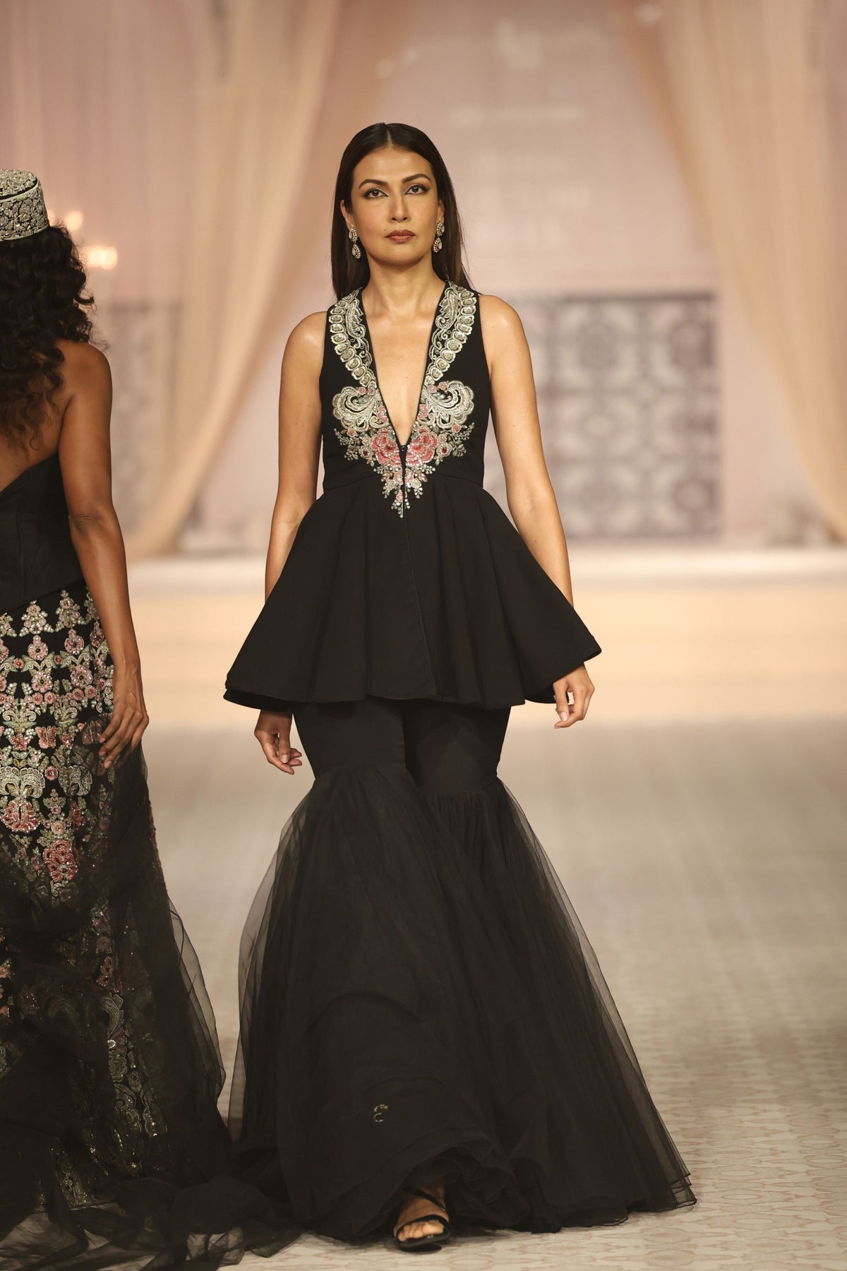 Noa Sharara Set