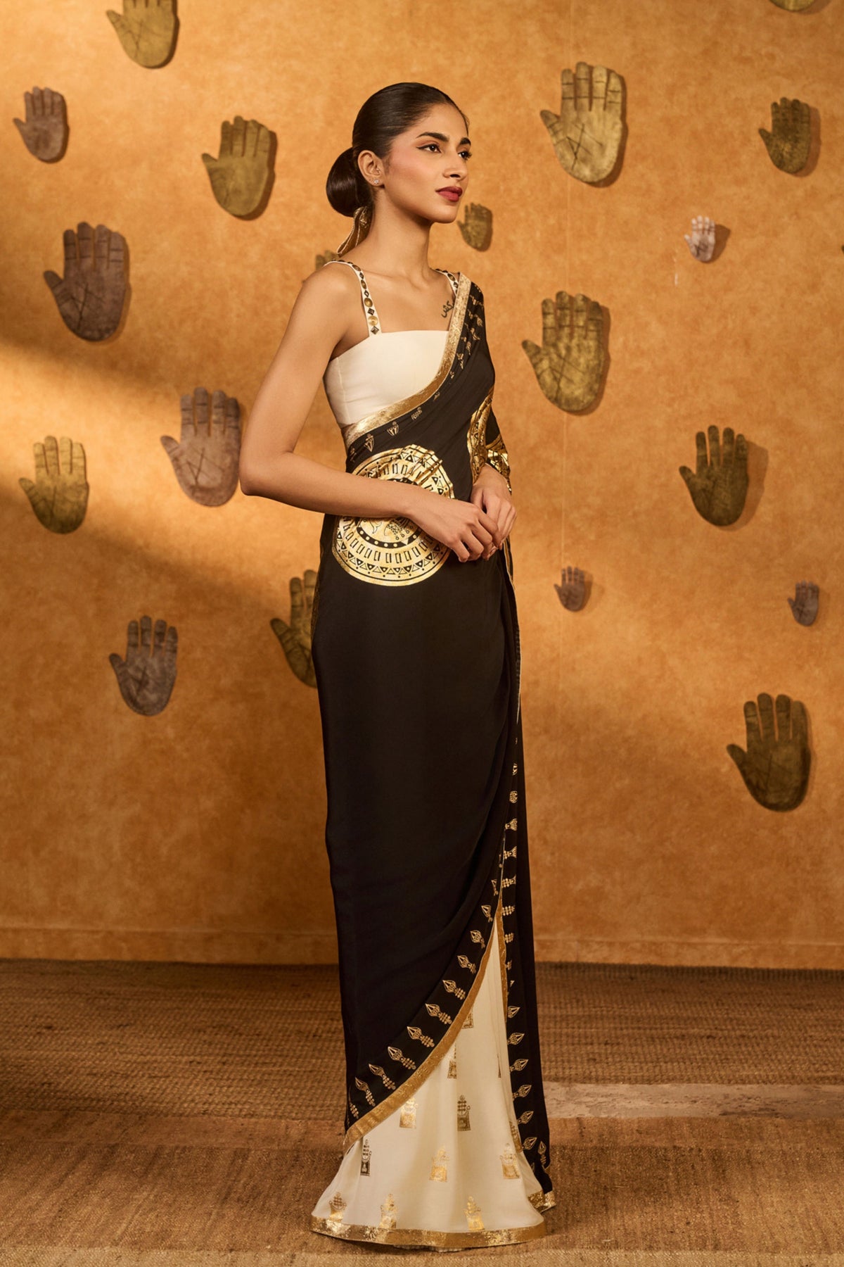 Black &amp; White Moon Fish Saree