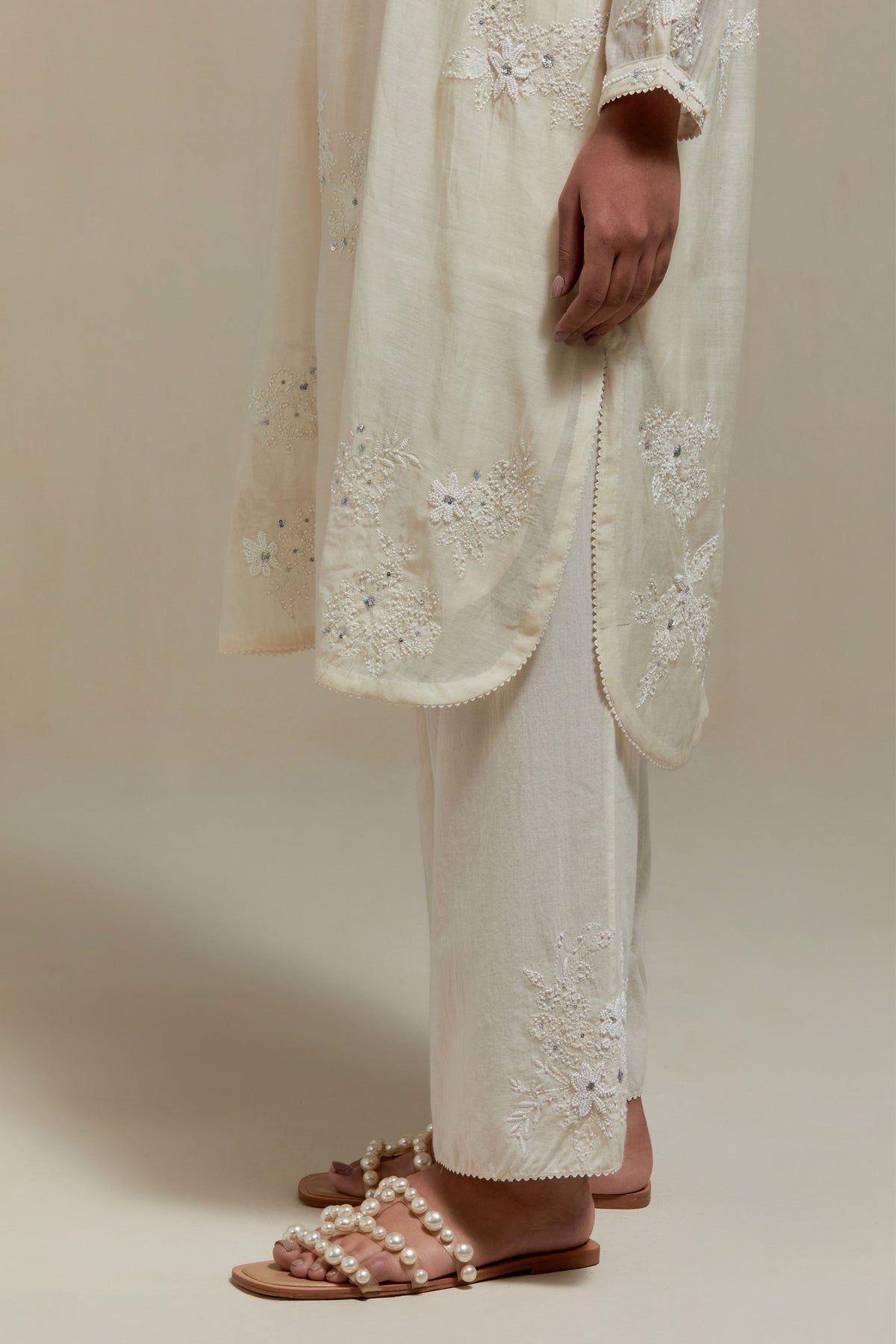 Off White Applique Kurta And Pants