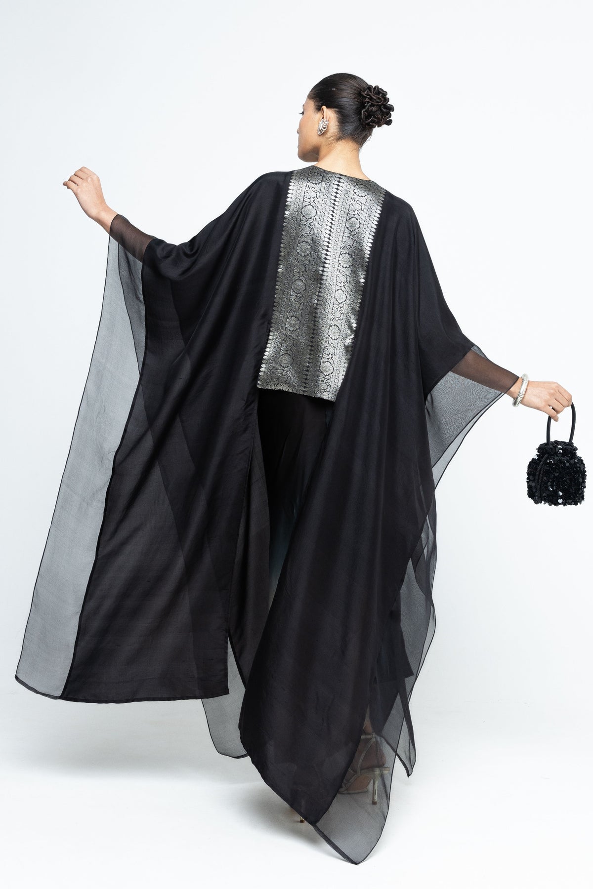 Onaya  Cape Set