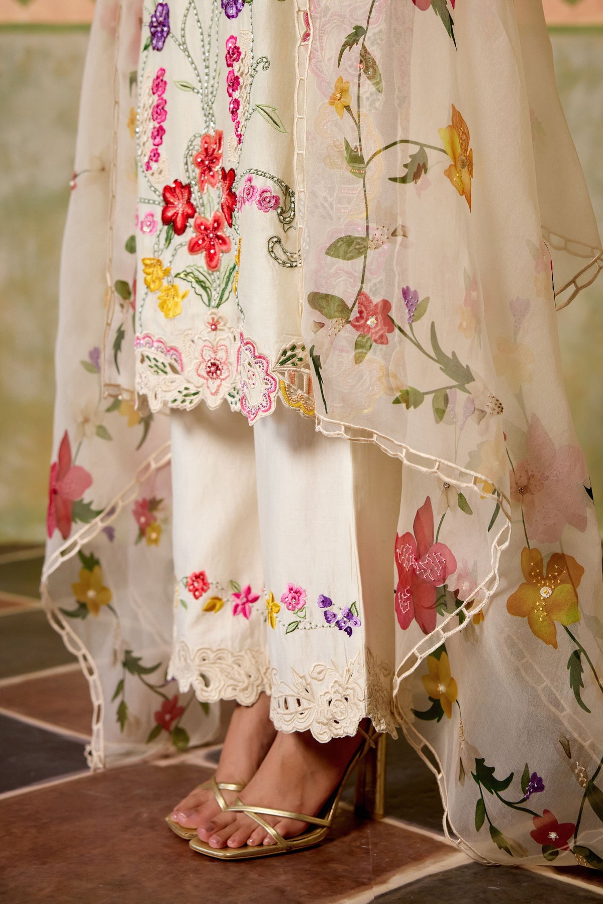 Ivory Floral Threadwork Kurta Set