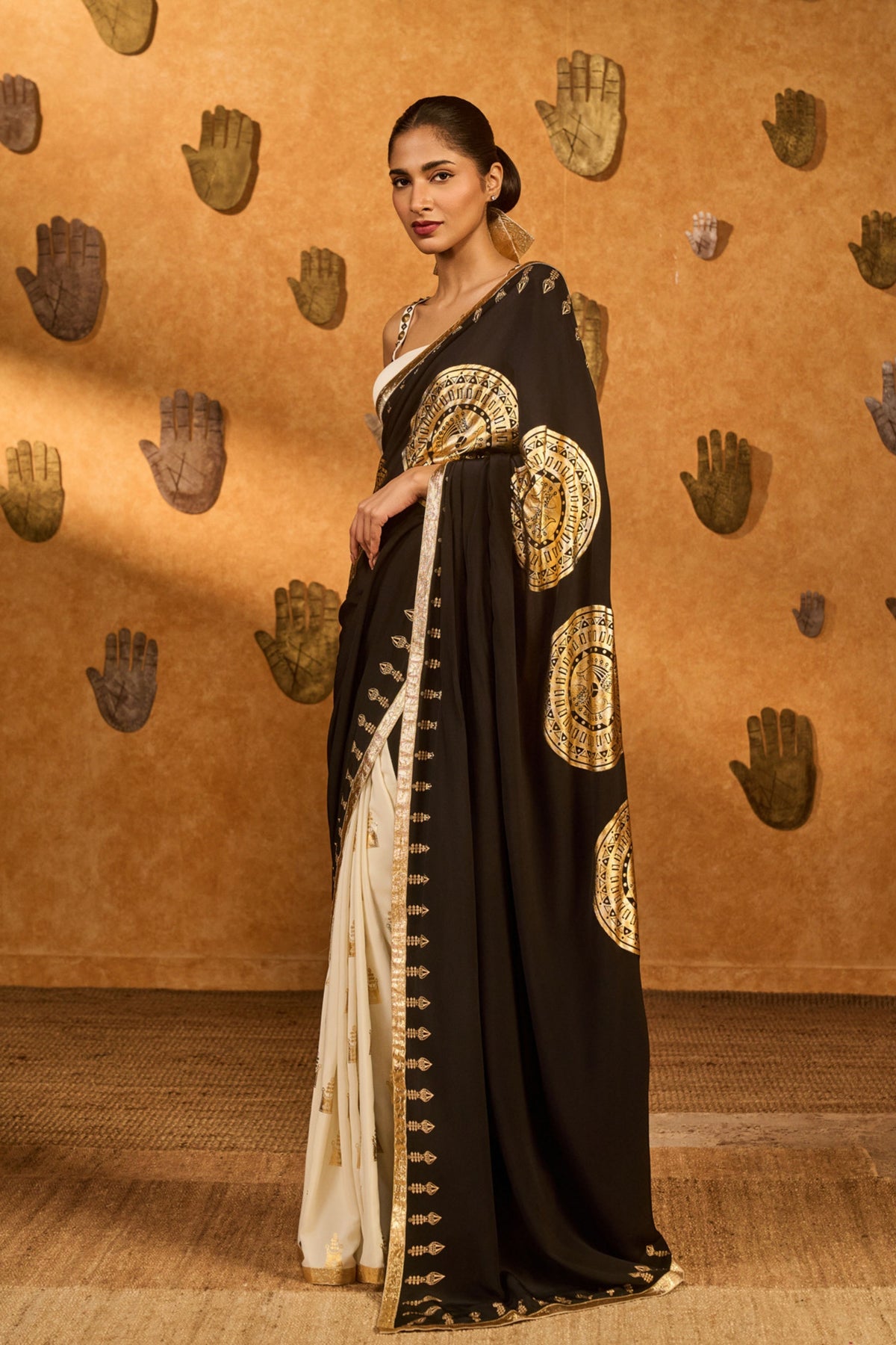 Black &amp; White Moon Fish Saree