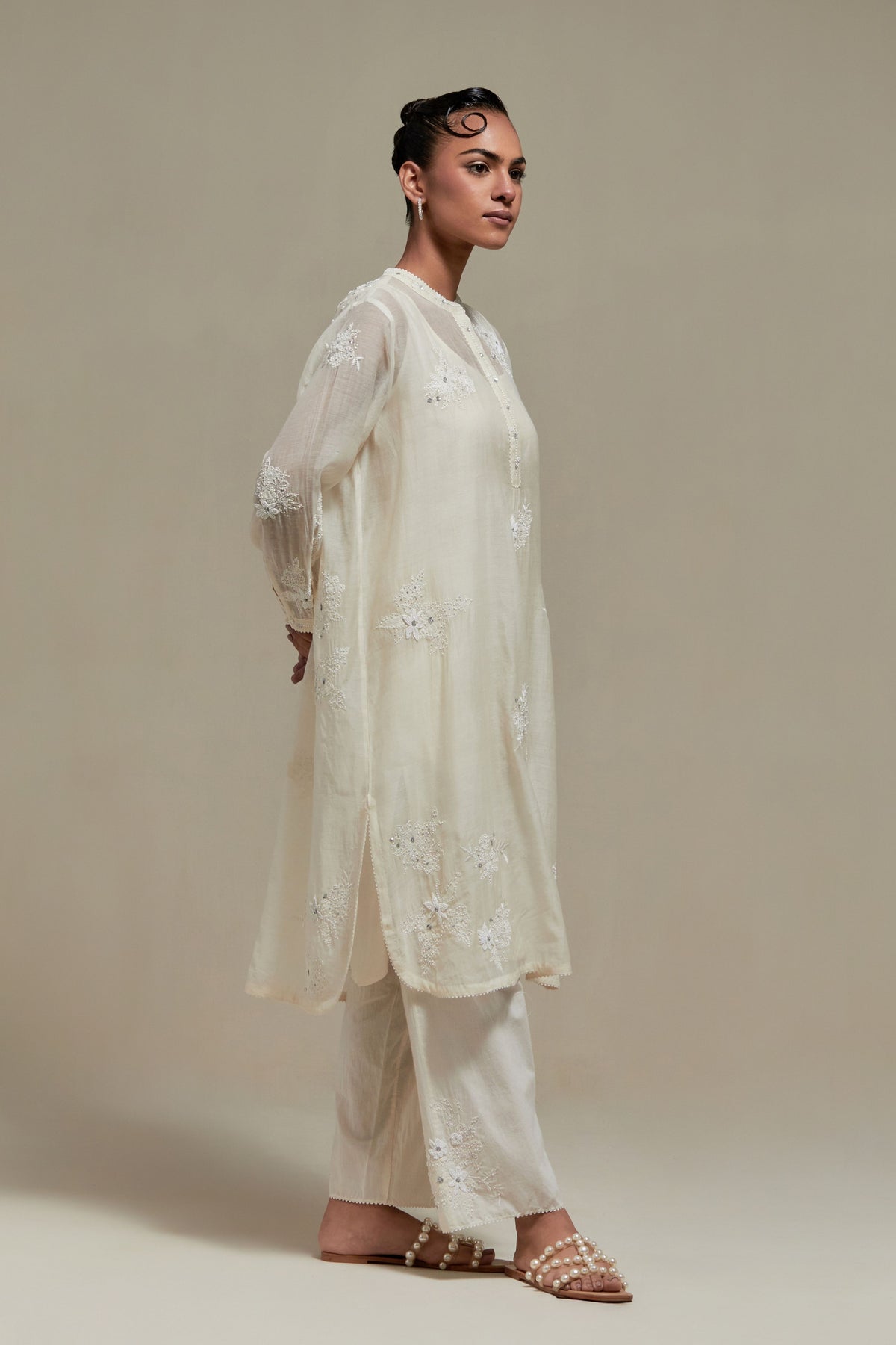 Off White Applique Kurta And Pants