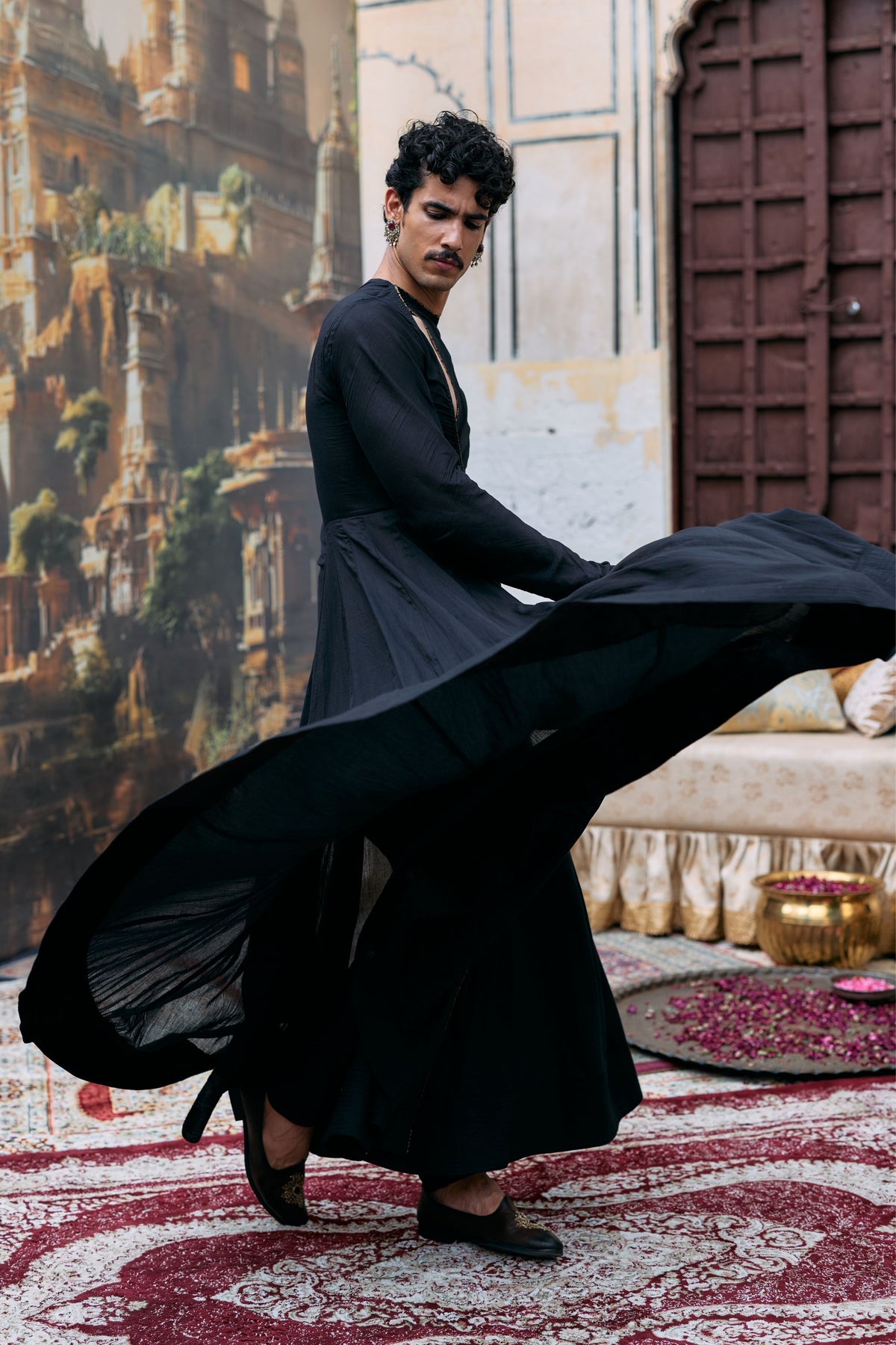 Hiranmaya Sherwani Set