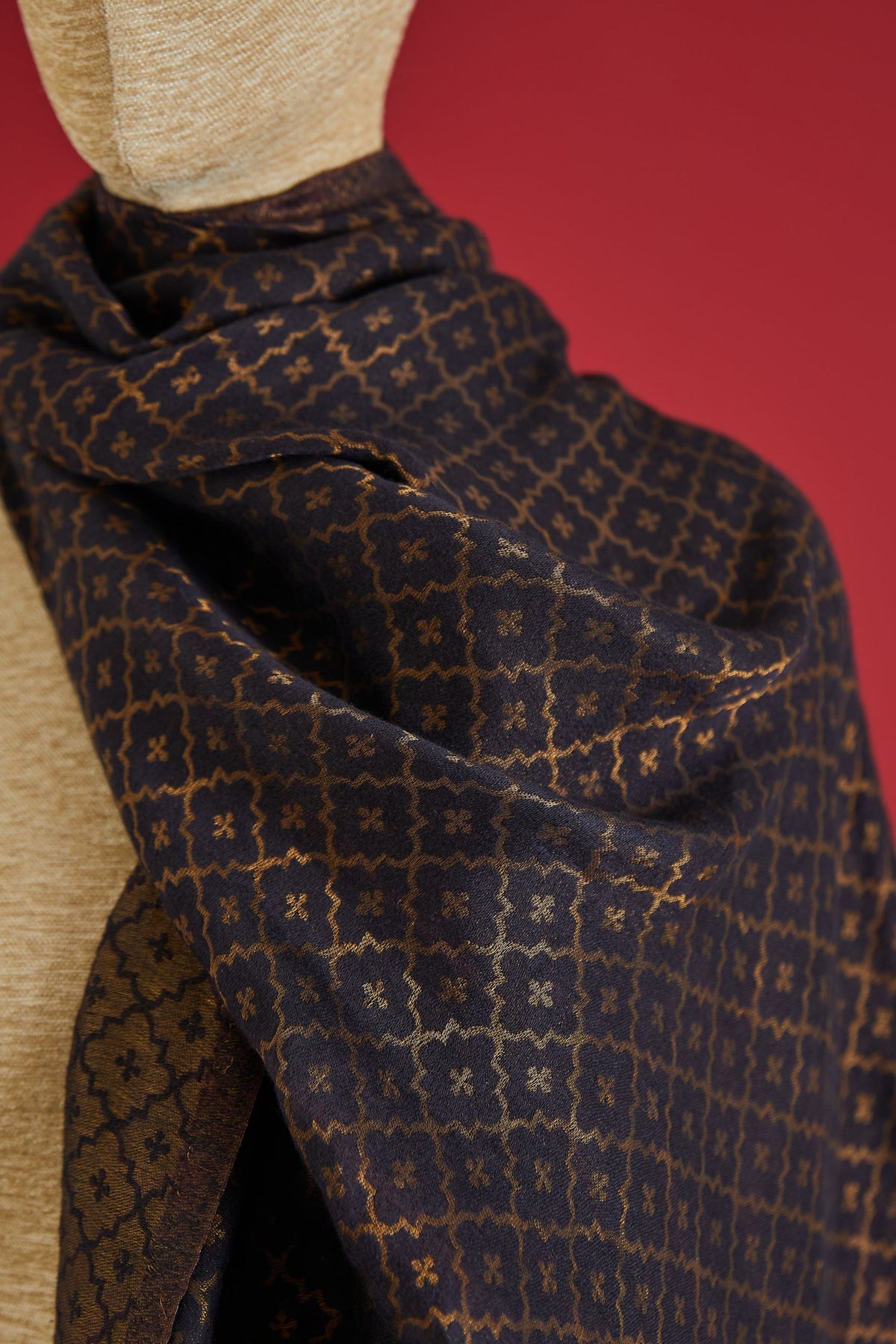 Wool Reversible Zari Stole