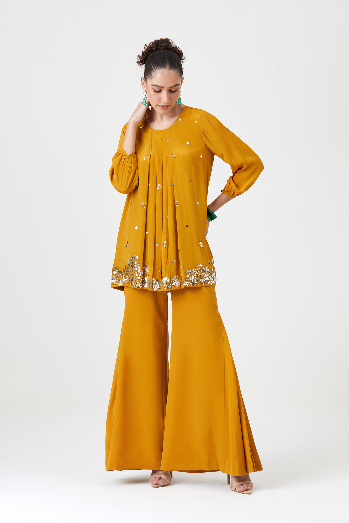 Nora Sharara Set
