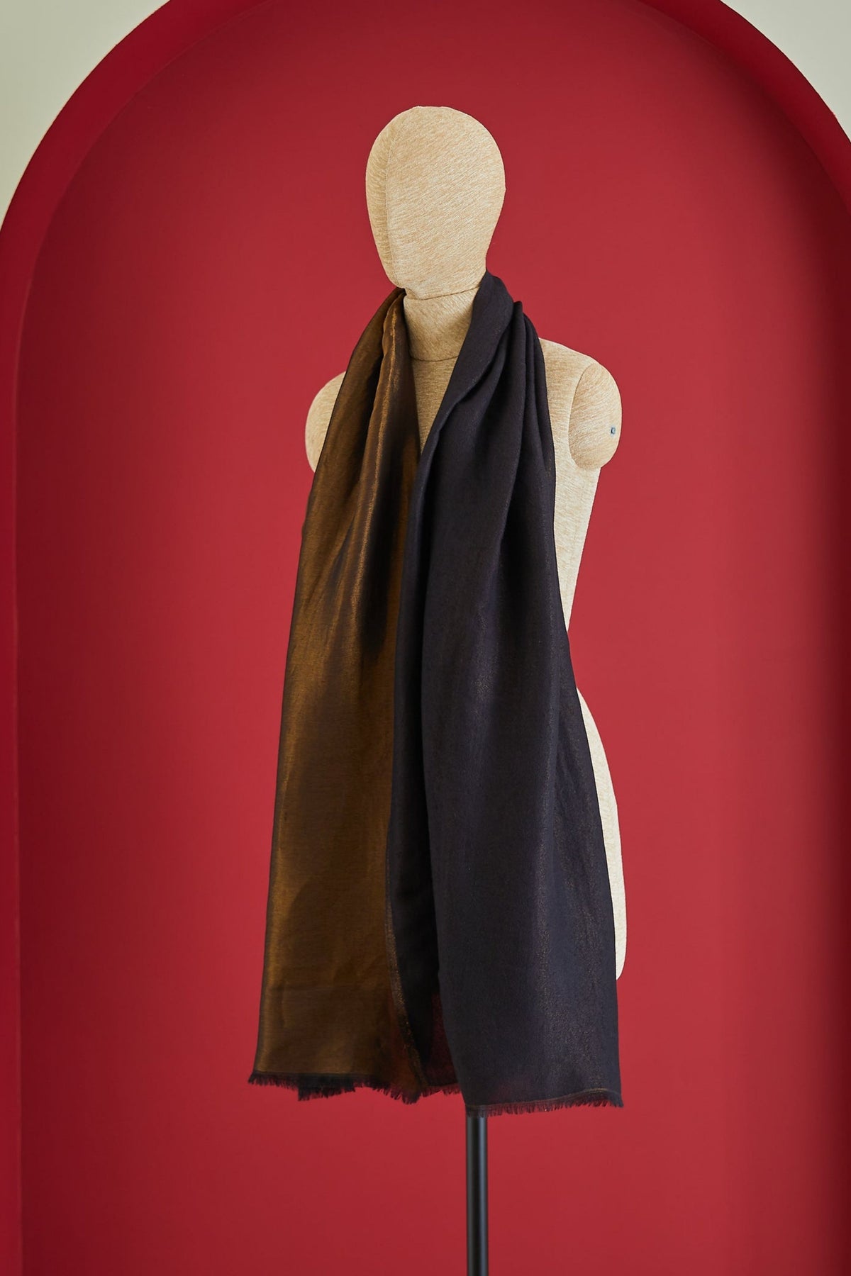 Tabbasum Reversible Black Stole