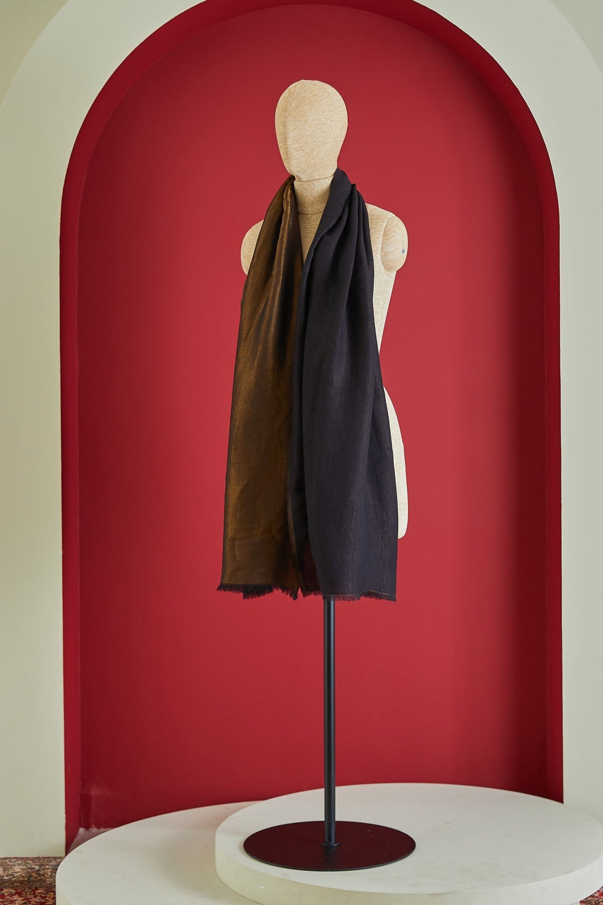 Tabbasum Reversible Black Stole