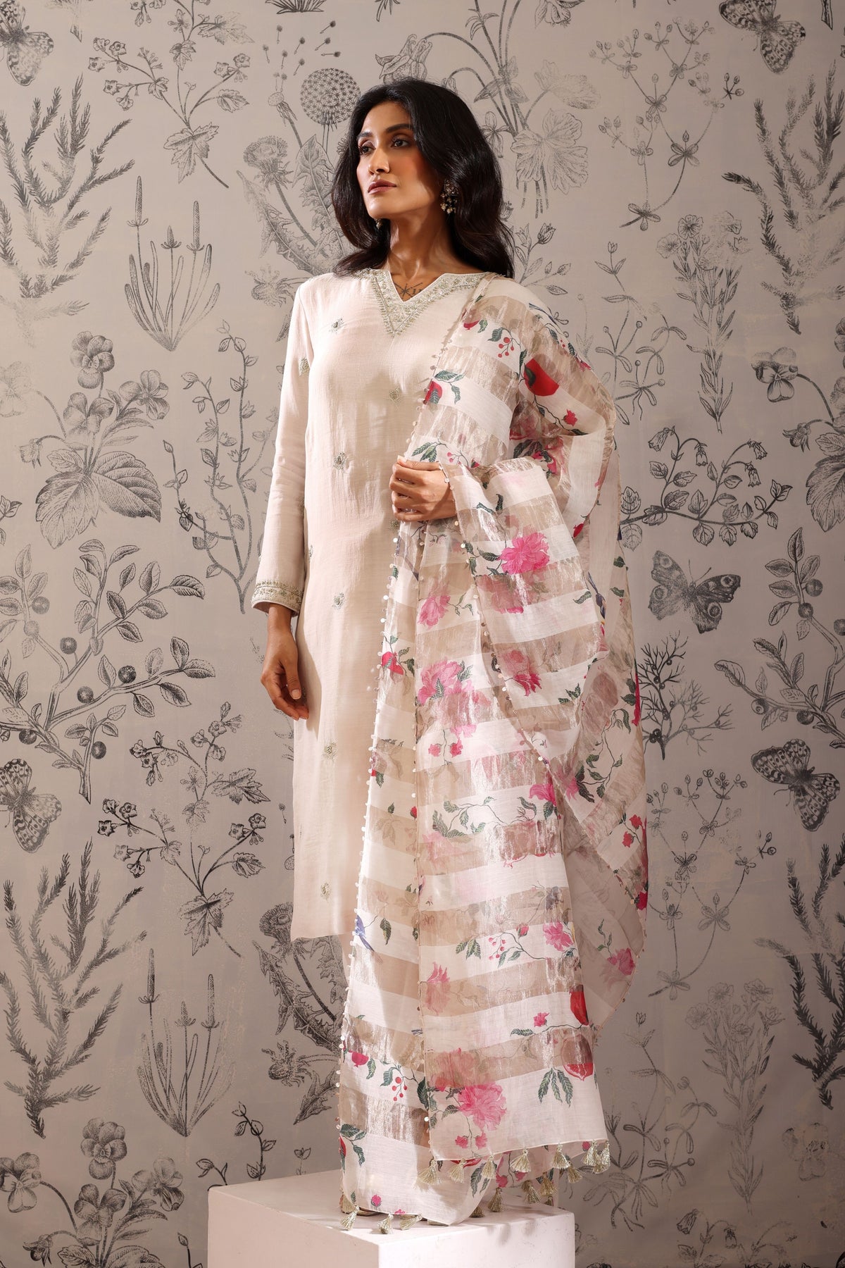 Anaar White Kurta Set