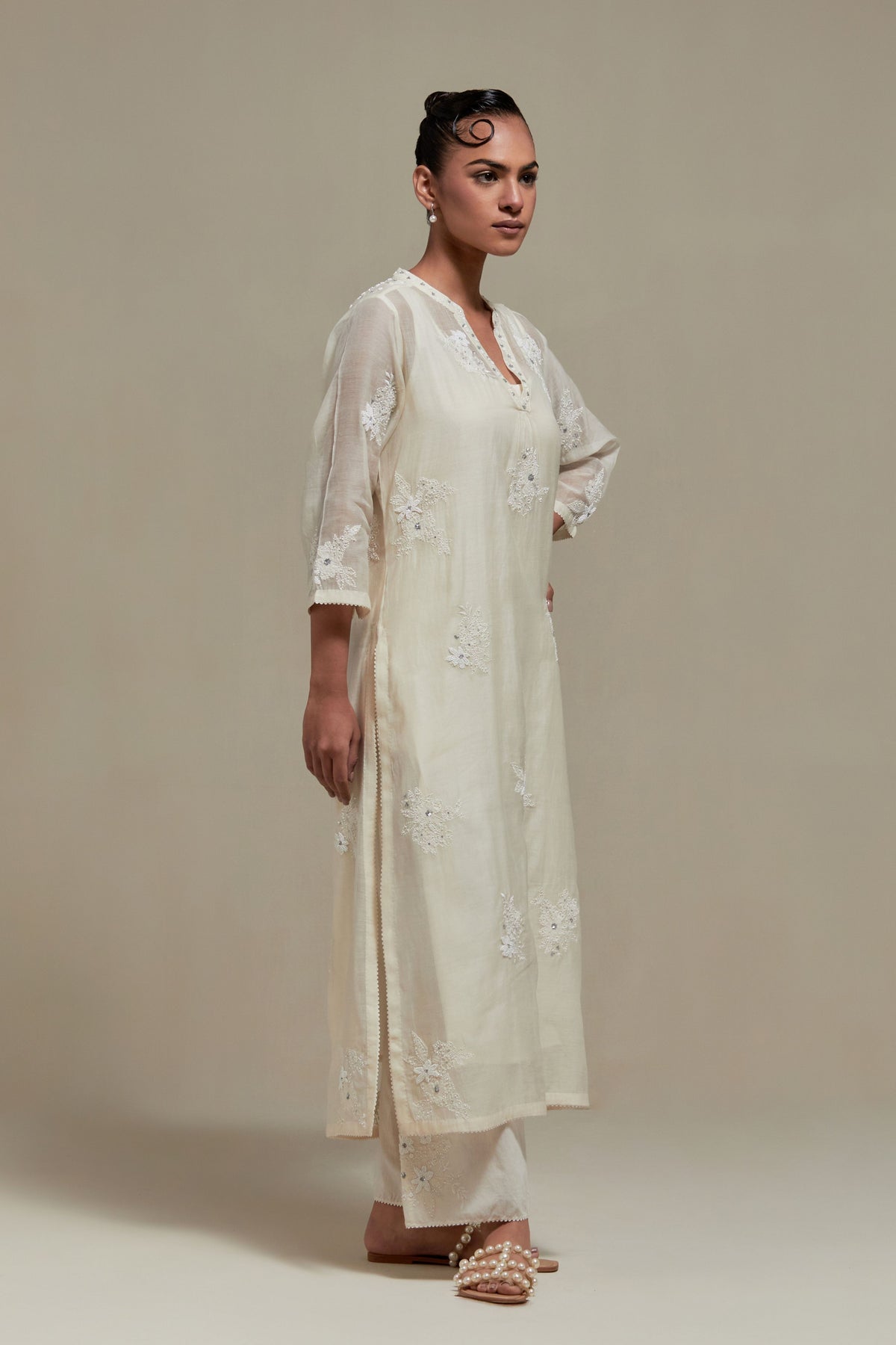 Off White Cotton Kurta And Pants