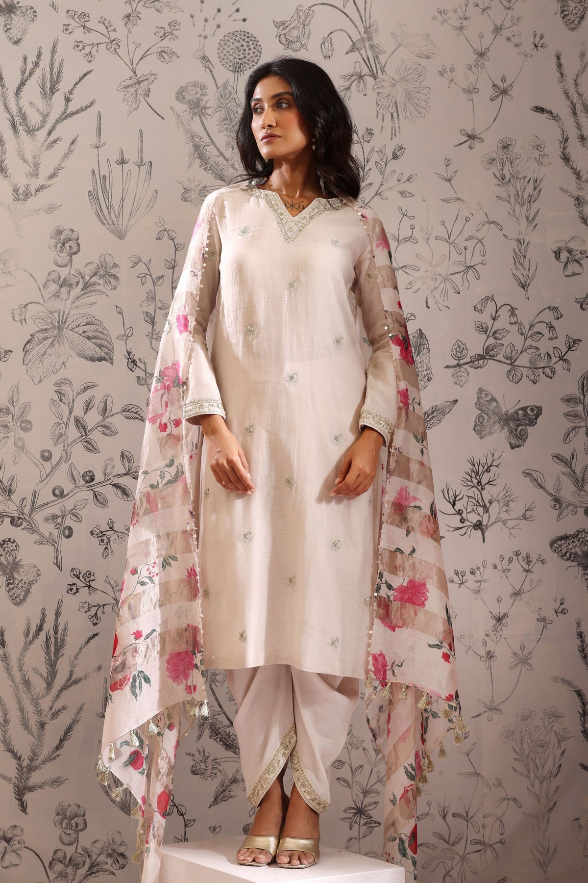 Anaar White Kurta Set