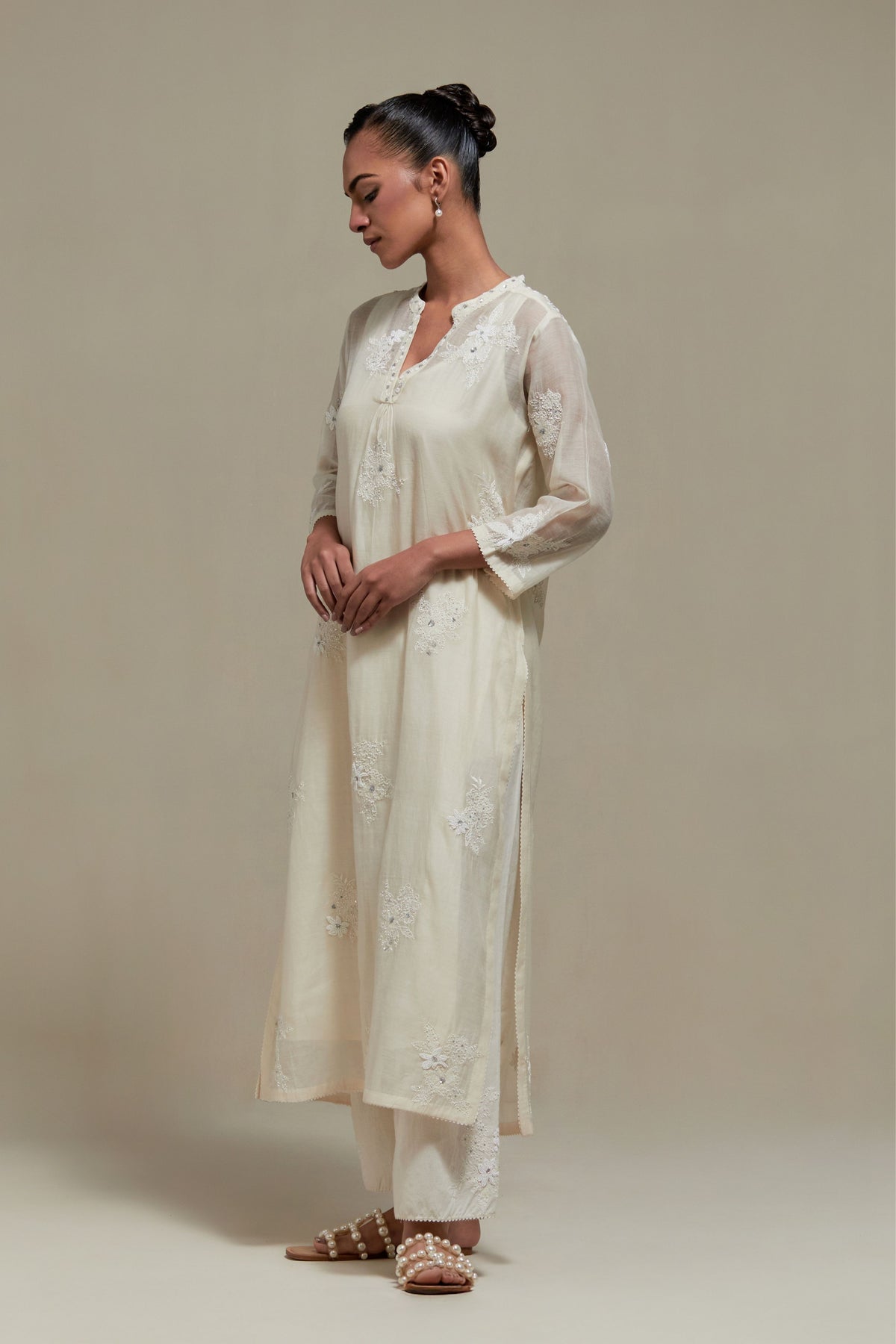Off White Cotton Kurta And Pants