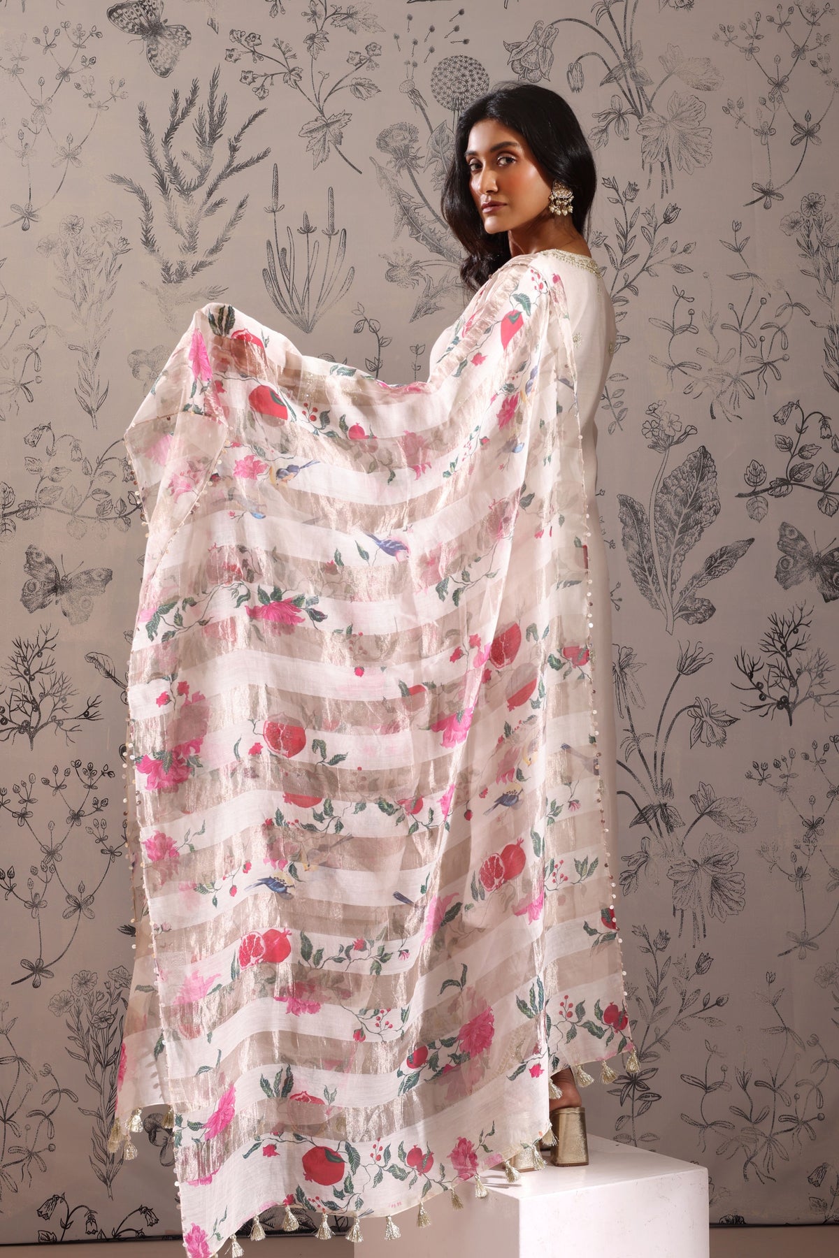 Anaar White Kurta Set