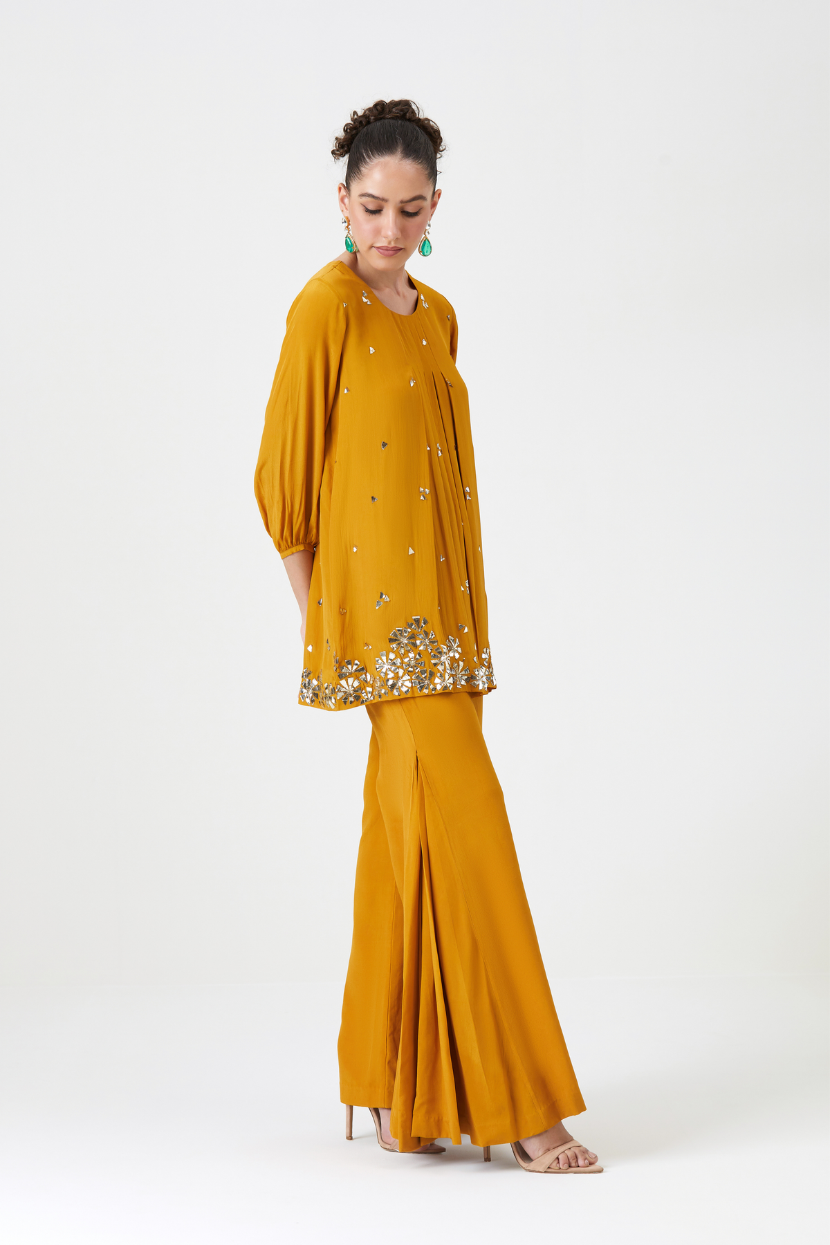 Nora Sharara Set