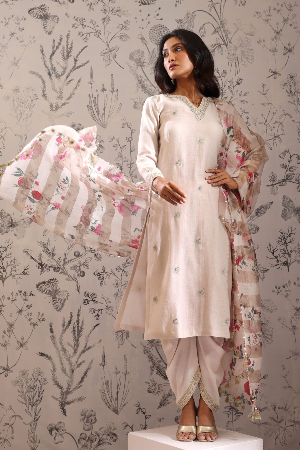 Anaar White Kurta Set