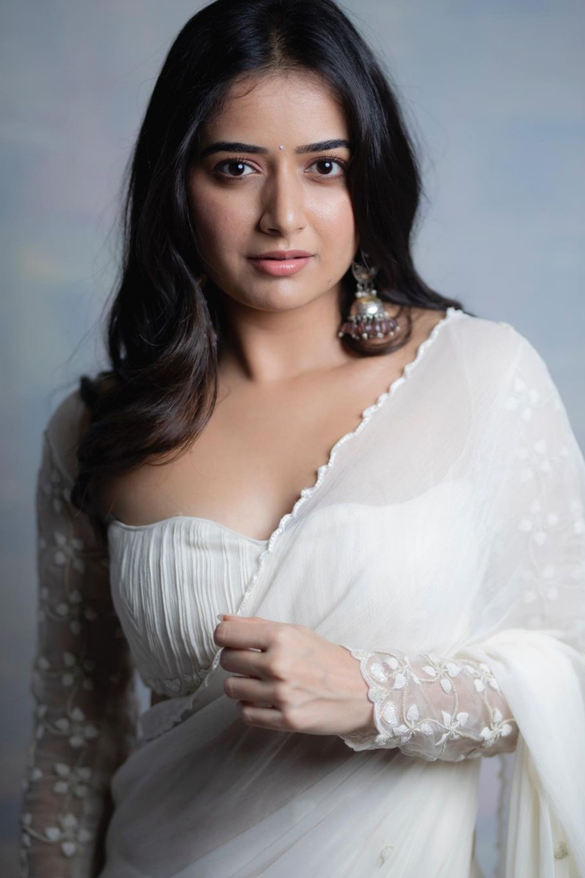 Ashika ranganath in Silver Earring