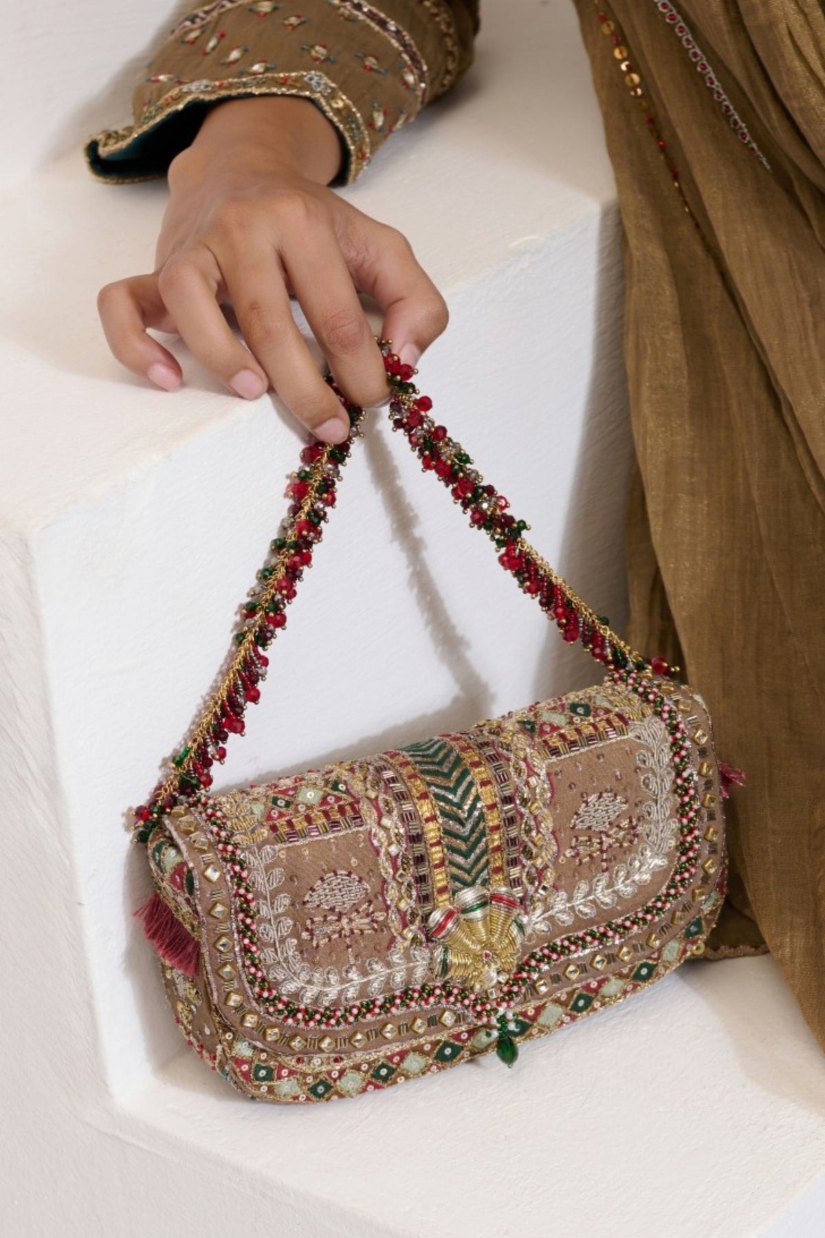 Noor Clutch – Vintage Gold