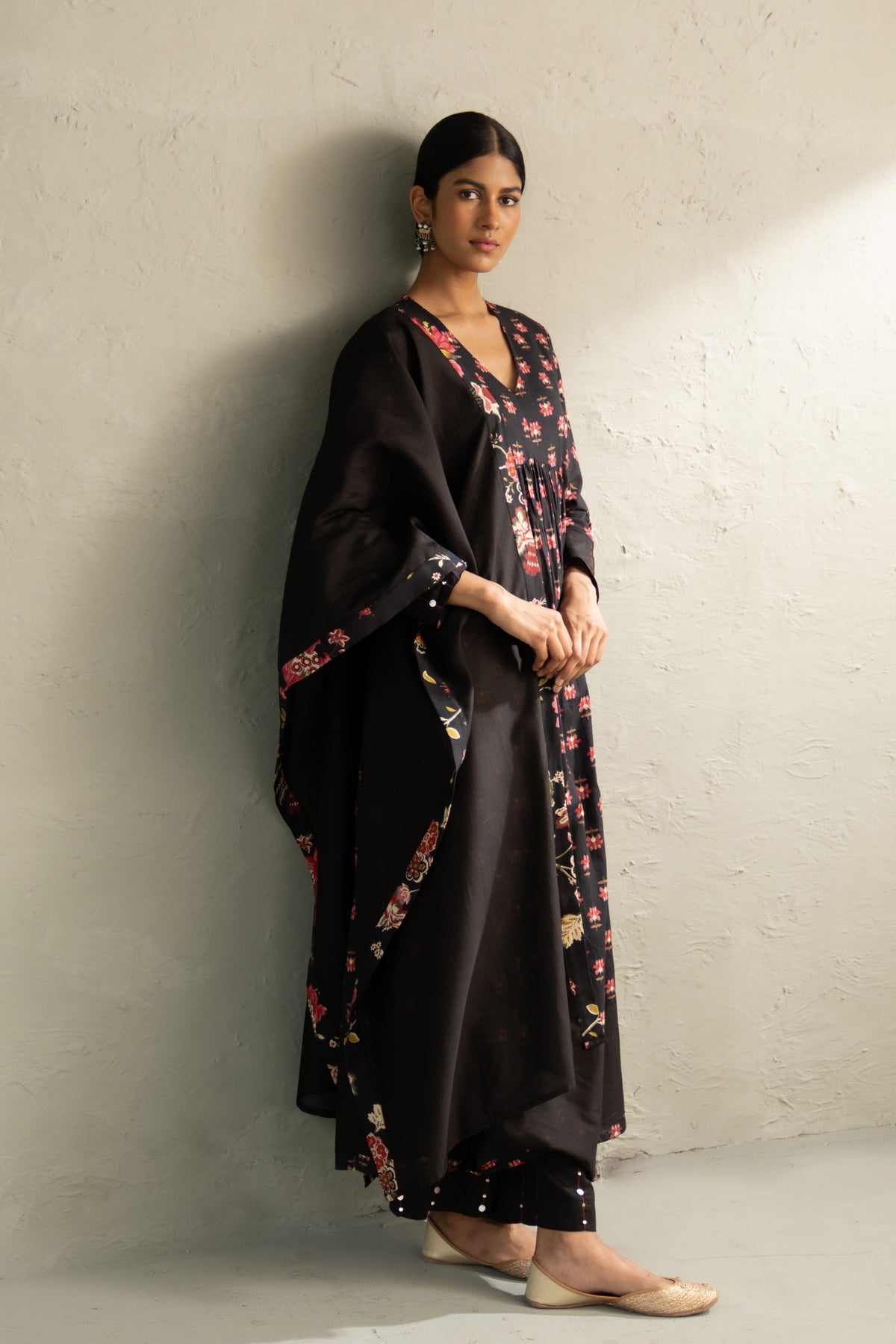 Black Phool Dori Kurta Set