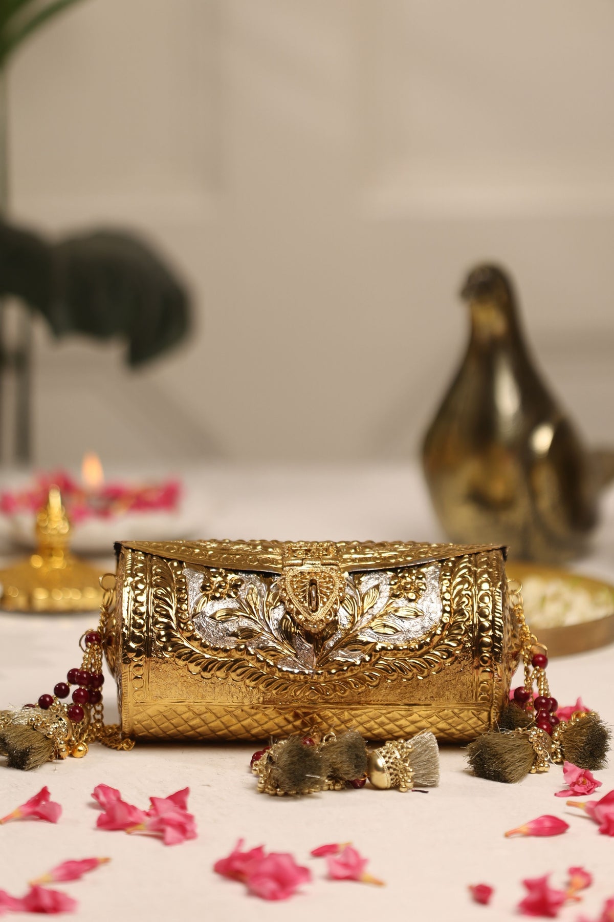 Varnika Metal Clutch