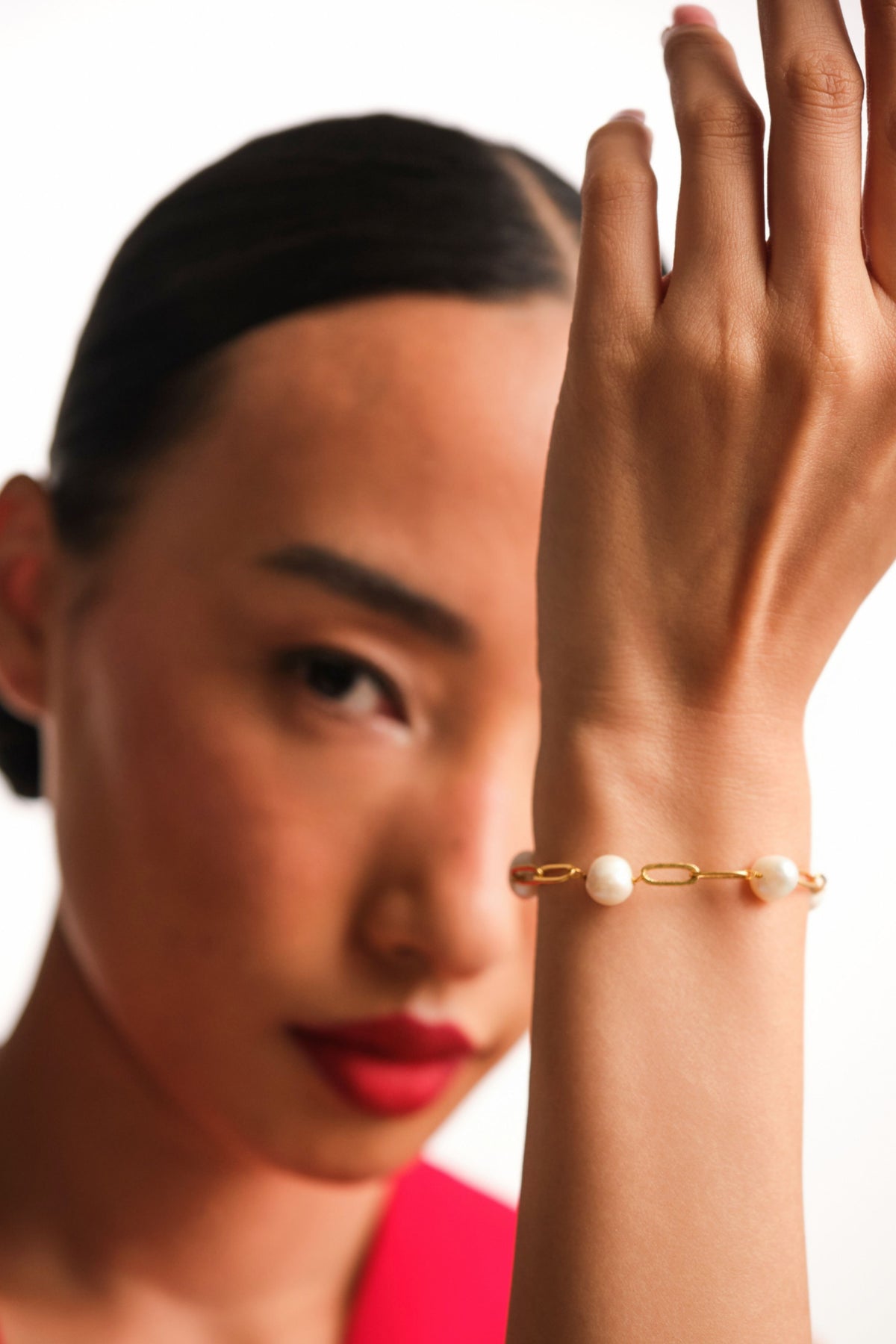 Dainty Linked Pearl Bracelet