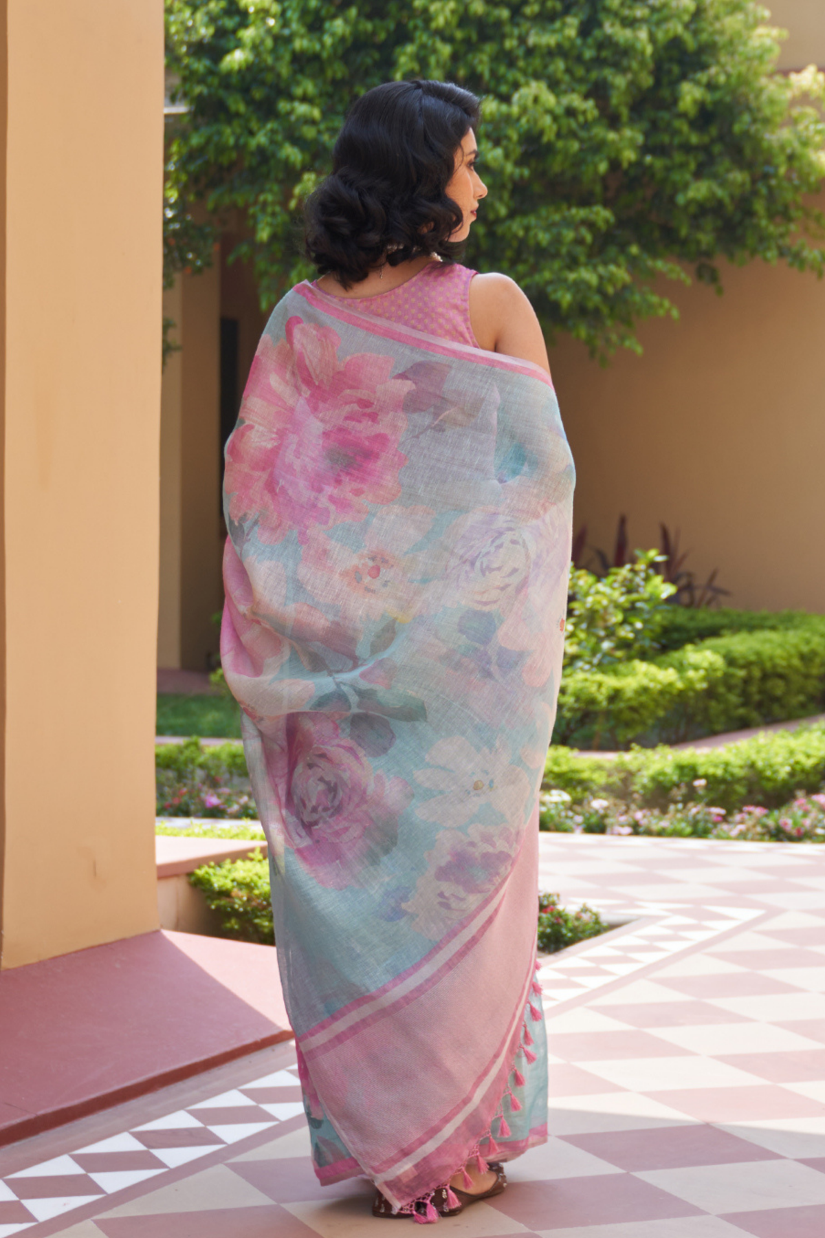 Nirjara Ferozi Saree