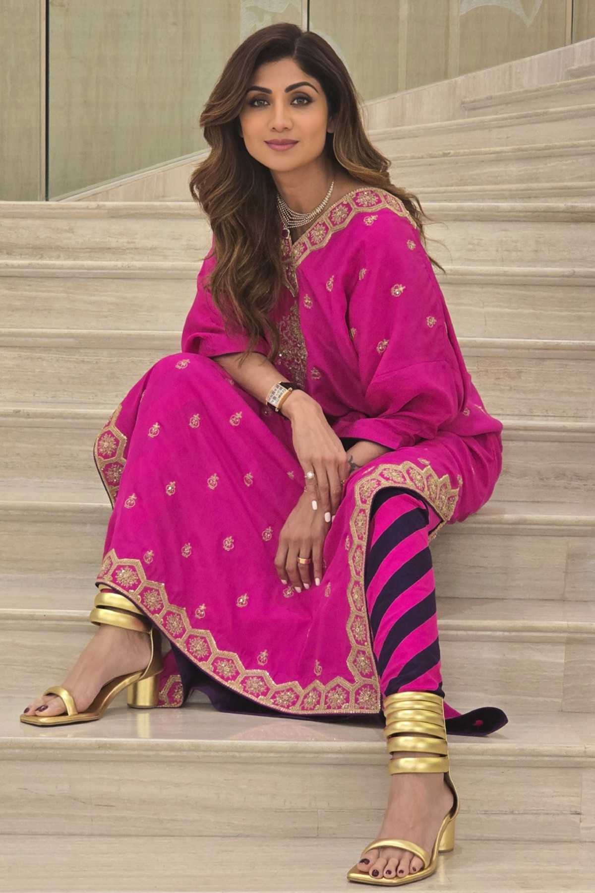 Shilpa Shetty In Gulabi Gulaal Kaftan Set