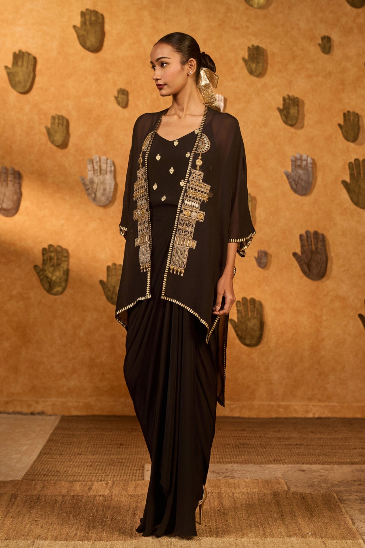 Black Heartbeat Cape Set