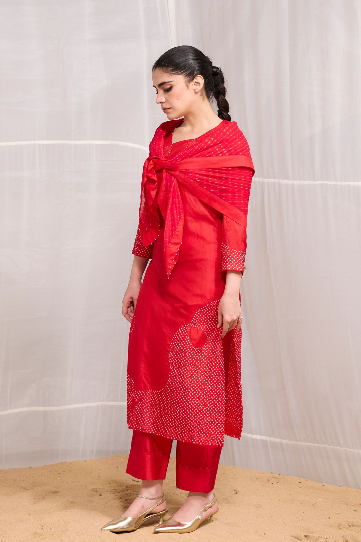 Red Raah Suit