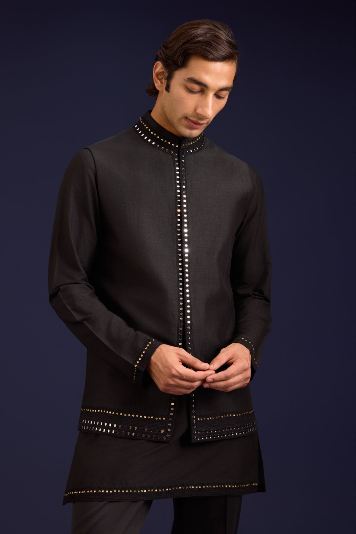 Black Linen Mirror Bundi Set