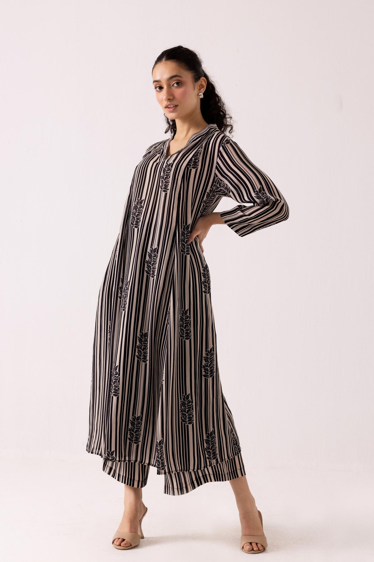 Thea Maple Kurta in Black