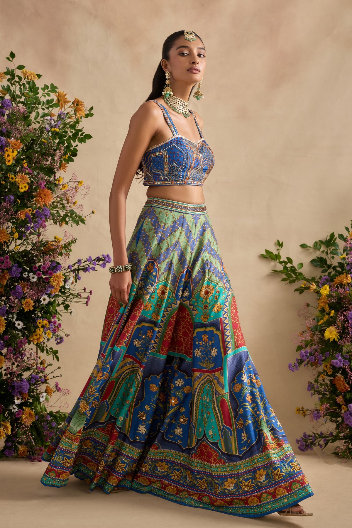 Urvi Cape Set