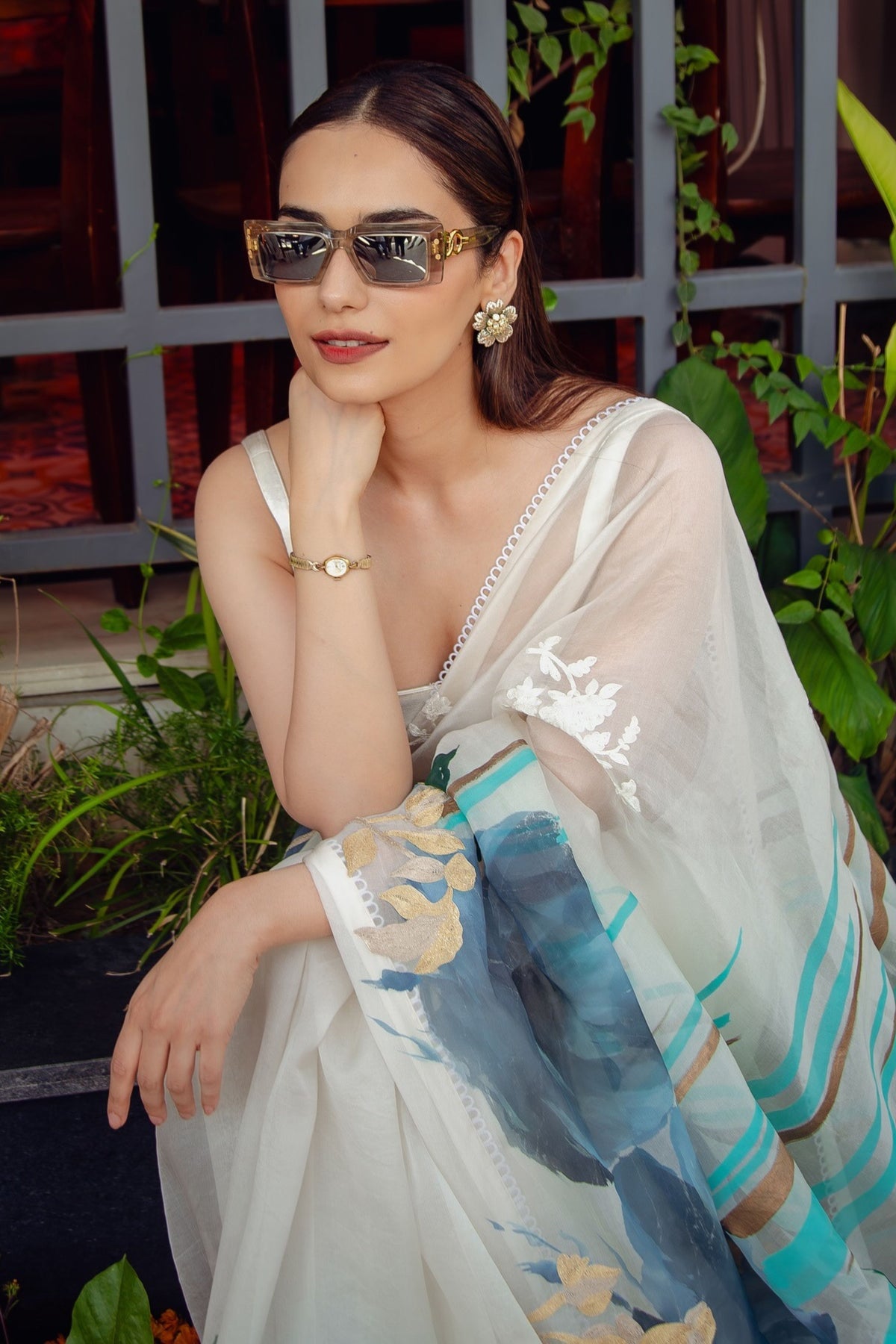 Manushi Chillar in Devnaagri