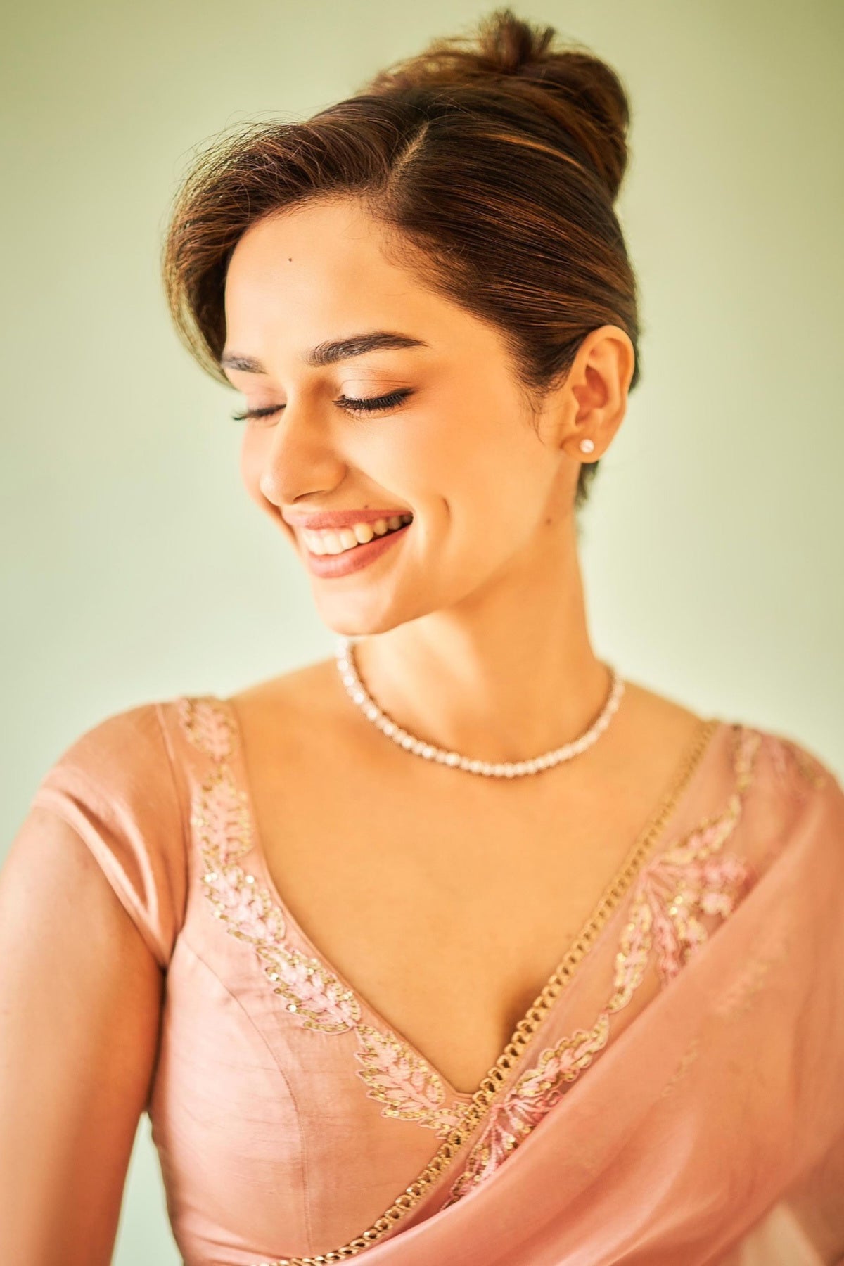 Manushi Chillar in Devnaagri
